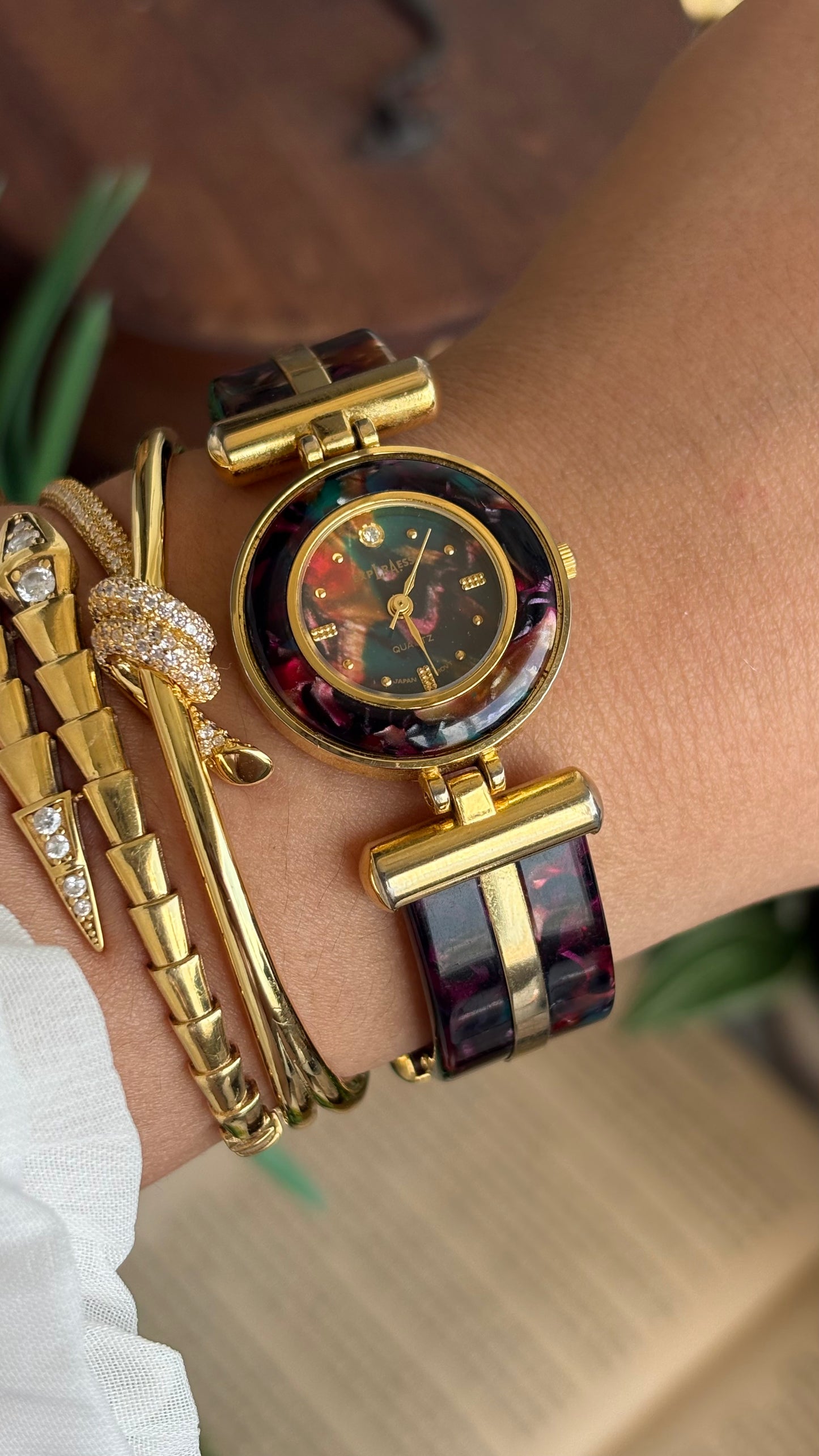 Vintage LA Express Watch in Gold Tone Unique Shell Pattern