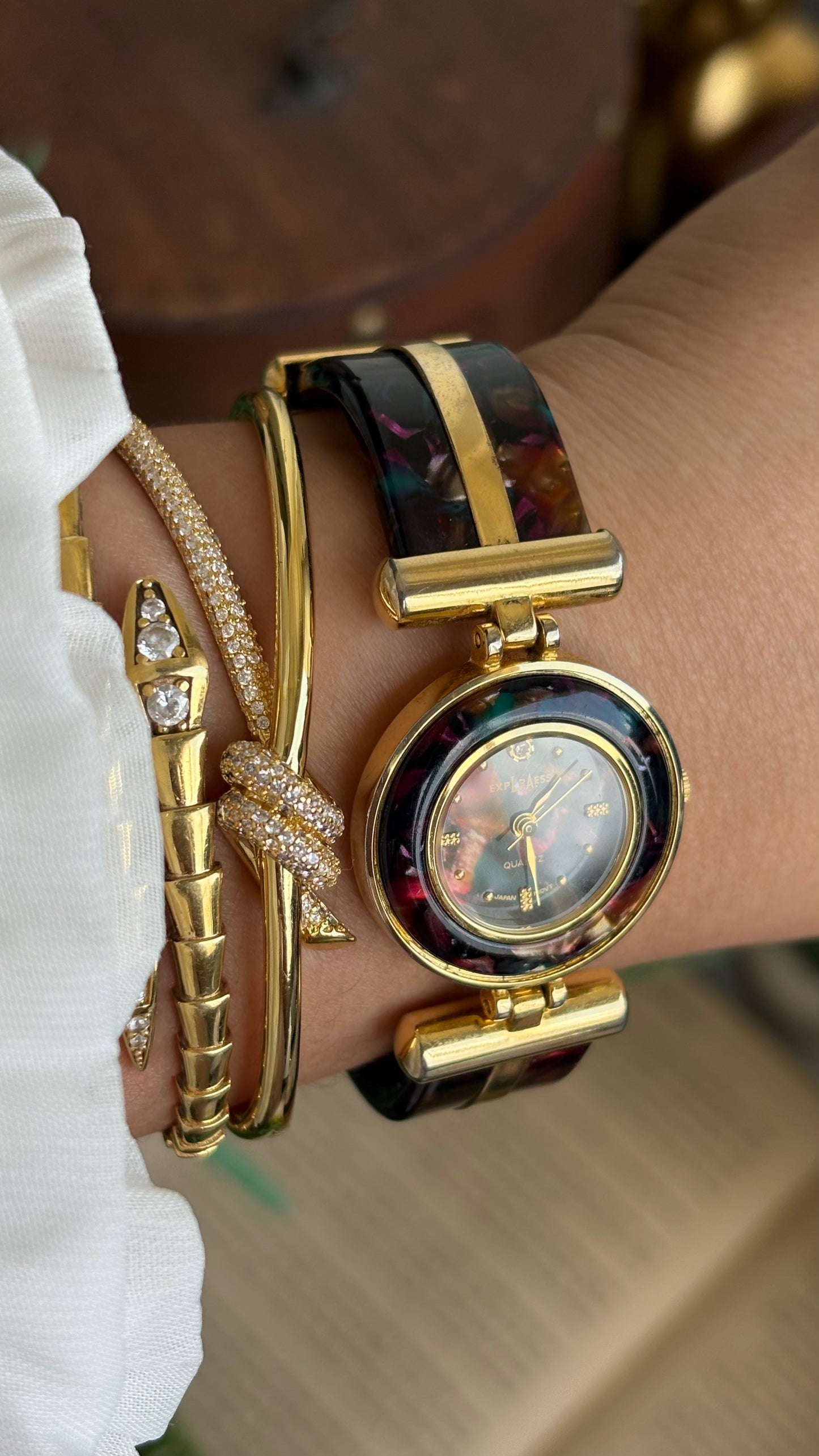 Vintage LA Express Watch in Gold Tone Unique Shell Pattern