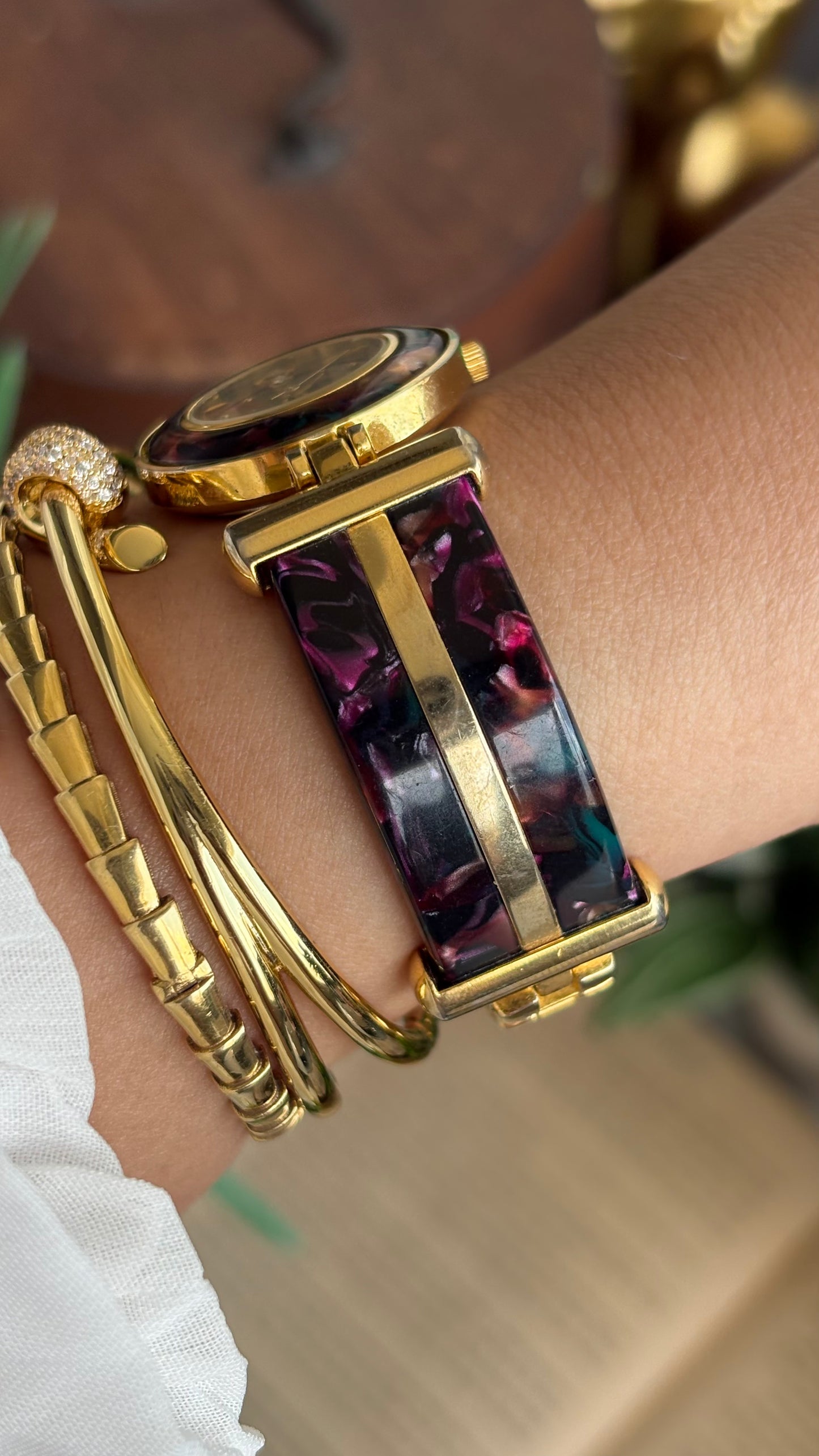 Vintage LA Express Watch in Gold Tone Unique Shell Pattern