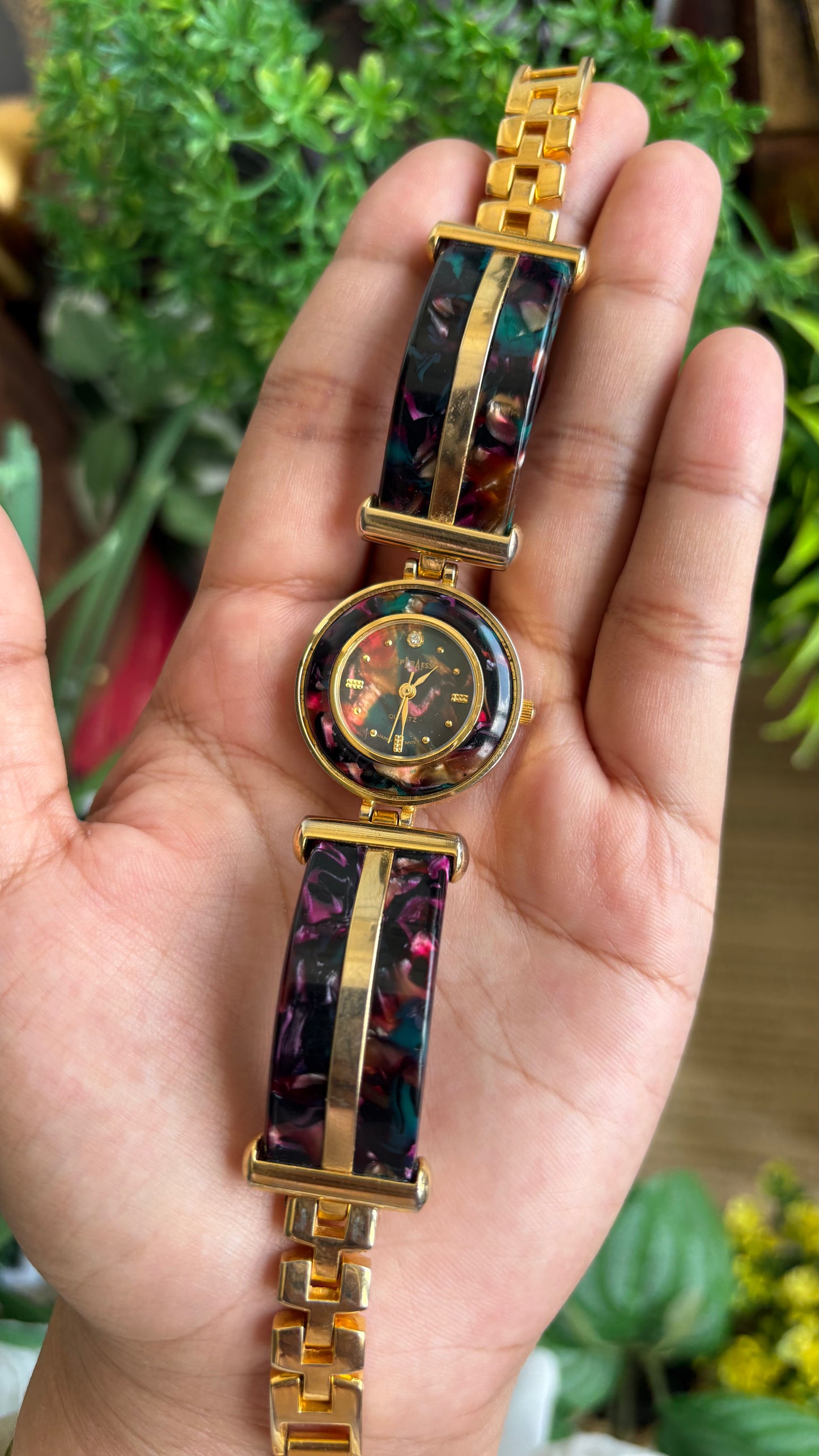 Vintage LA Express Watch in Gold Tone Unique Shell Pattern