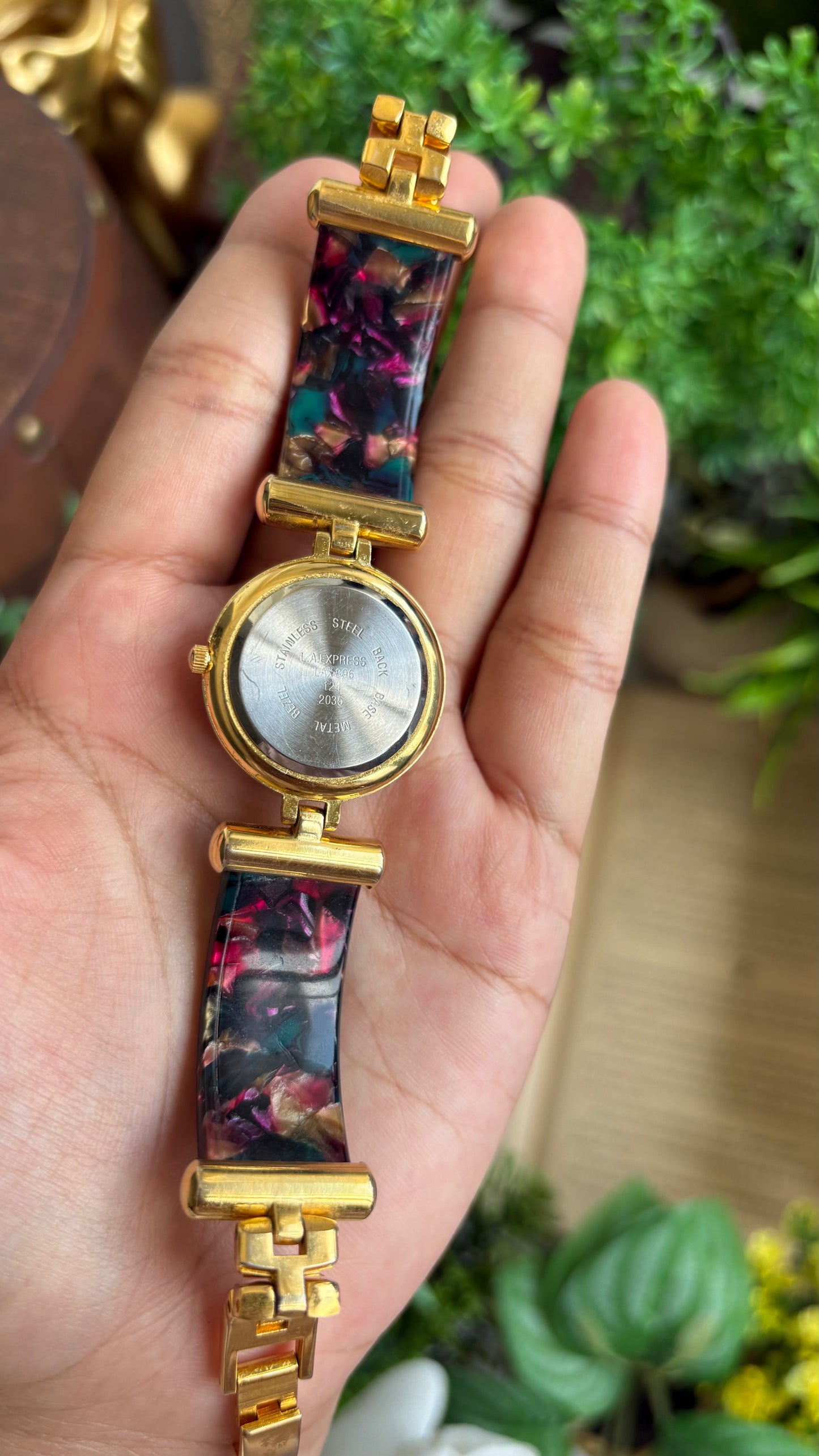 Vintage LA Express Watch in Gold Tone Unique Shell Pattern