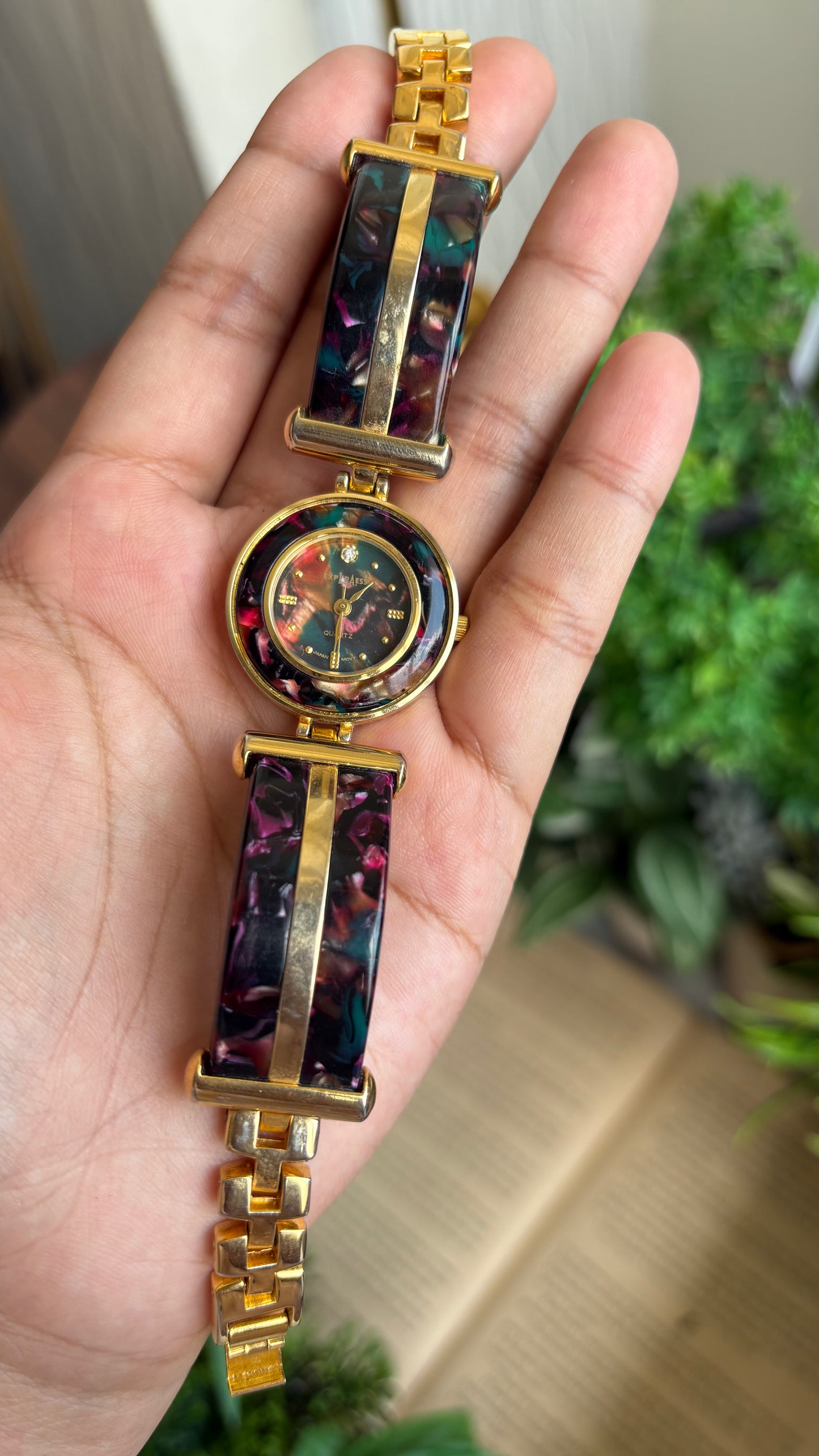 Vintage LA Express Watch in Gold Tone Unique Shell Pattern