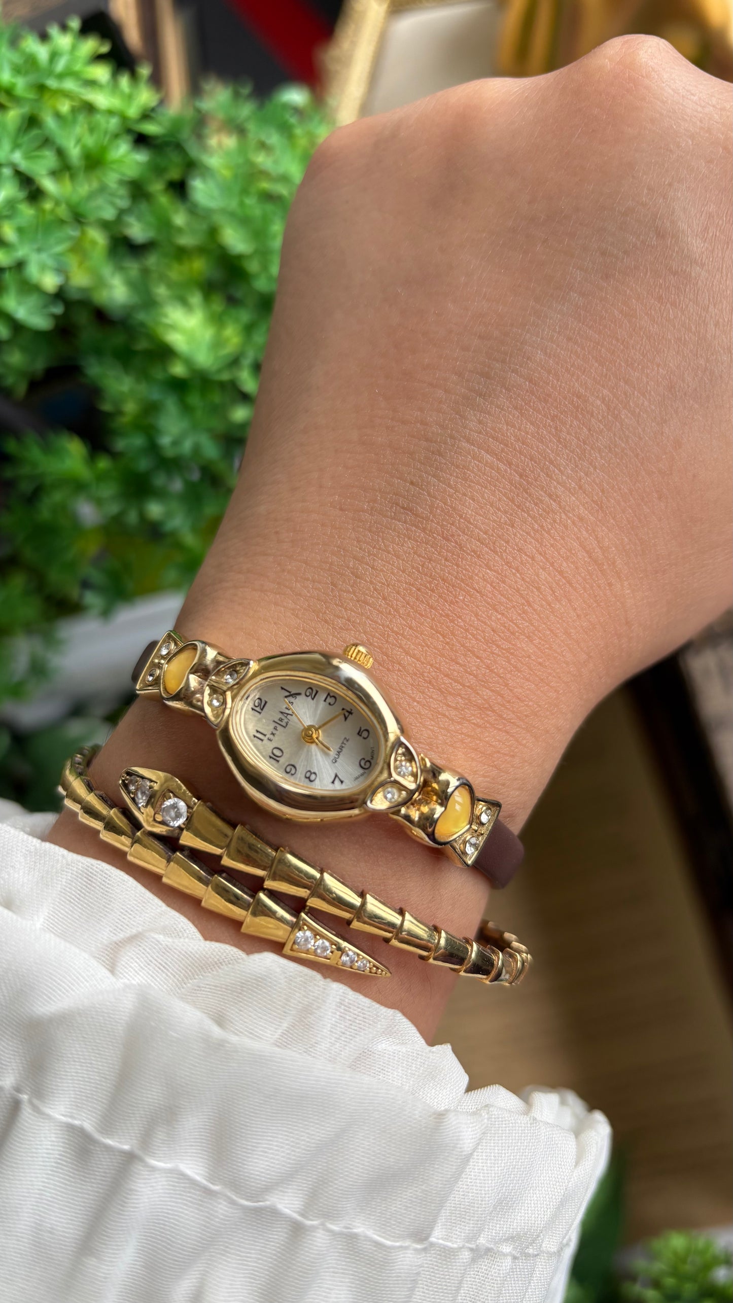 Vintage LA Express Watch in Brown Leather Strap with Yellow Heart Stones