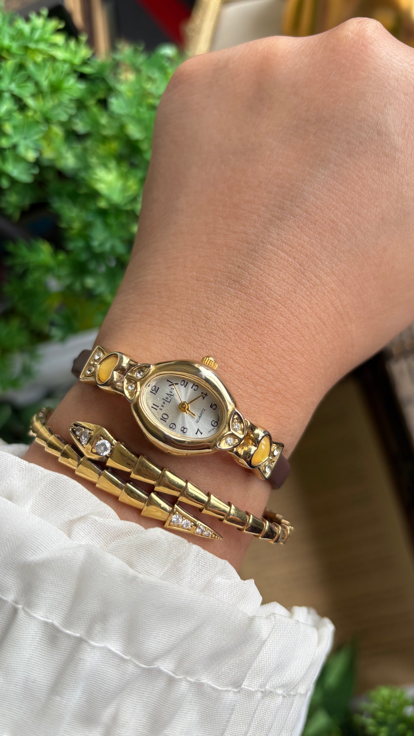 Vintage LA Express Watch in Brown Leather Strap with Yellow Heart Stones