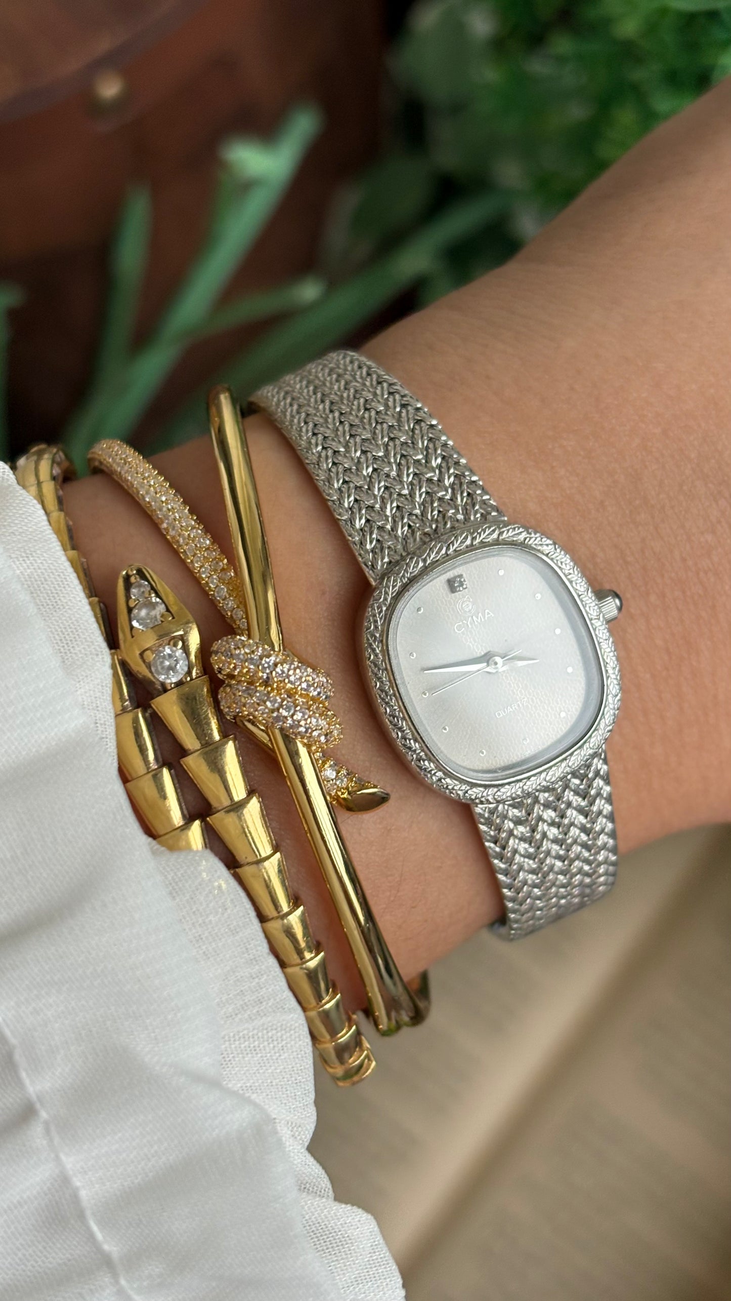 Vitnage Cyma Swiss Watch in Silver Tone Woven Strap
