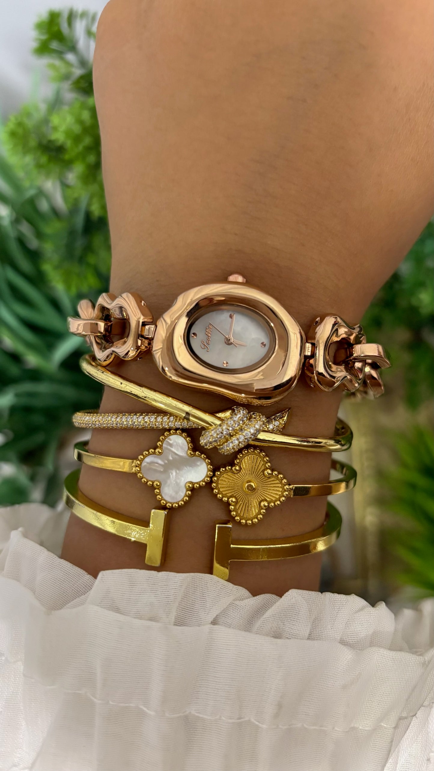 Vintage Scottie Oval Rose Gold Tone Watch with Mother of Pearl Dial and Chunky Chain Link Bracelet Quartz
