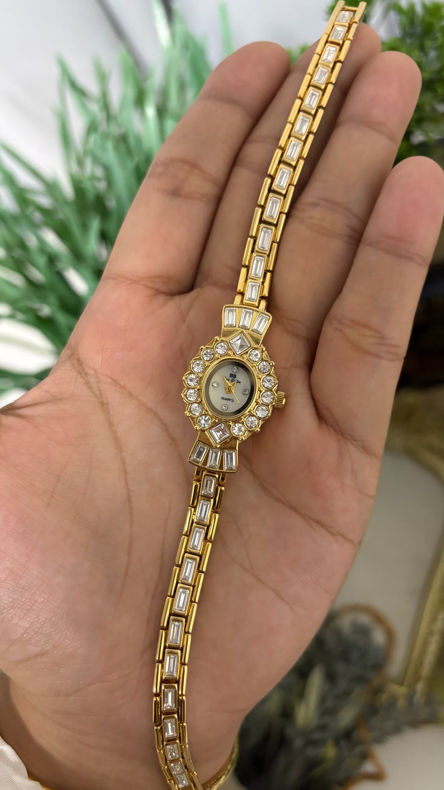 Vintage BS Bee Sister Round Watch with Crystal Flower Bezel and Gold Tone Rhinestone Bracelet Quartz
