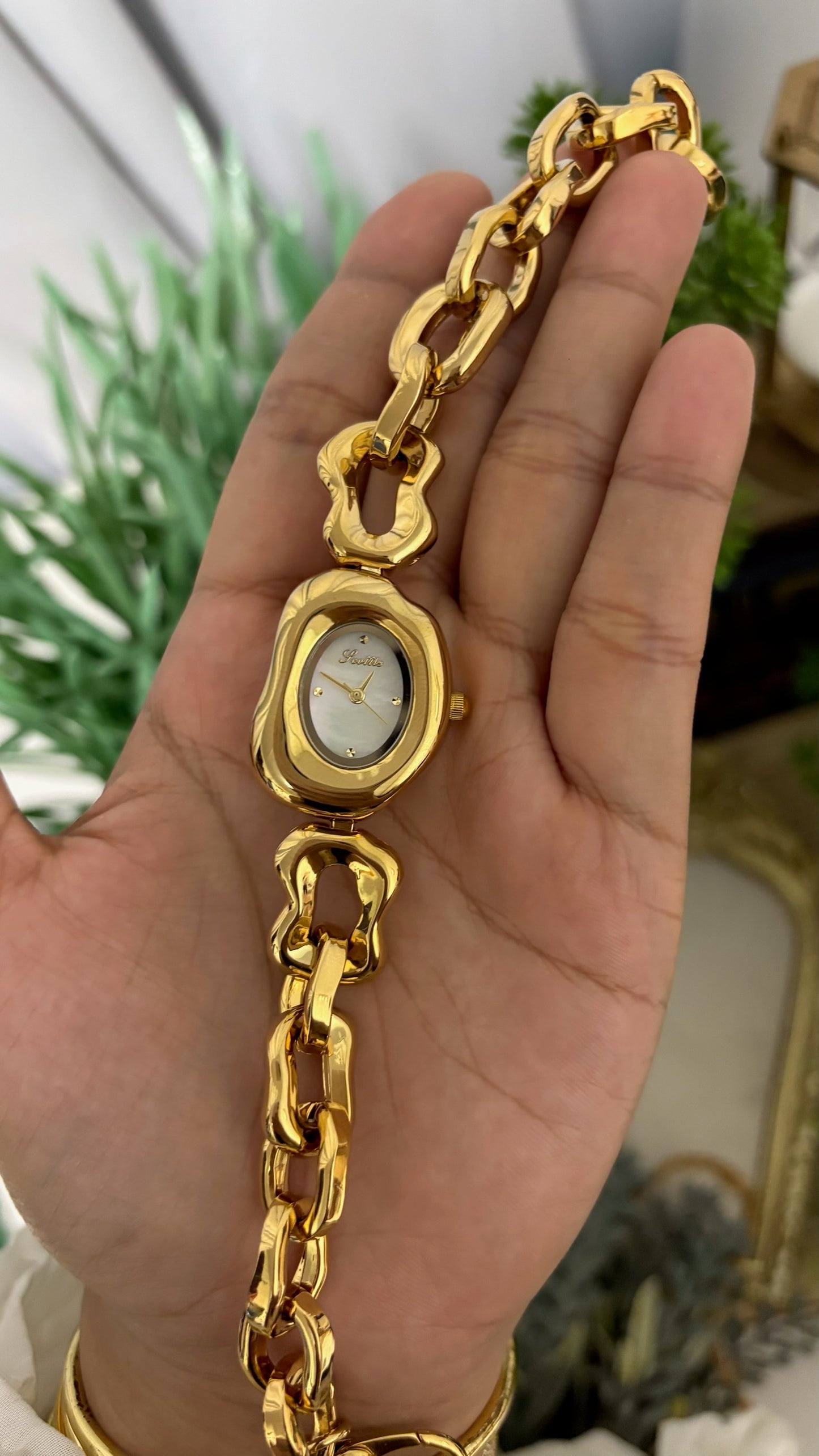 Vintage Scottie Oval Gold Tone Watch with Mother of Pearl Dial and Chunky Chain Link Bracelet Quartz
