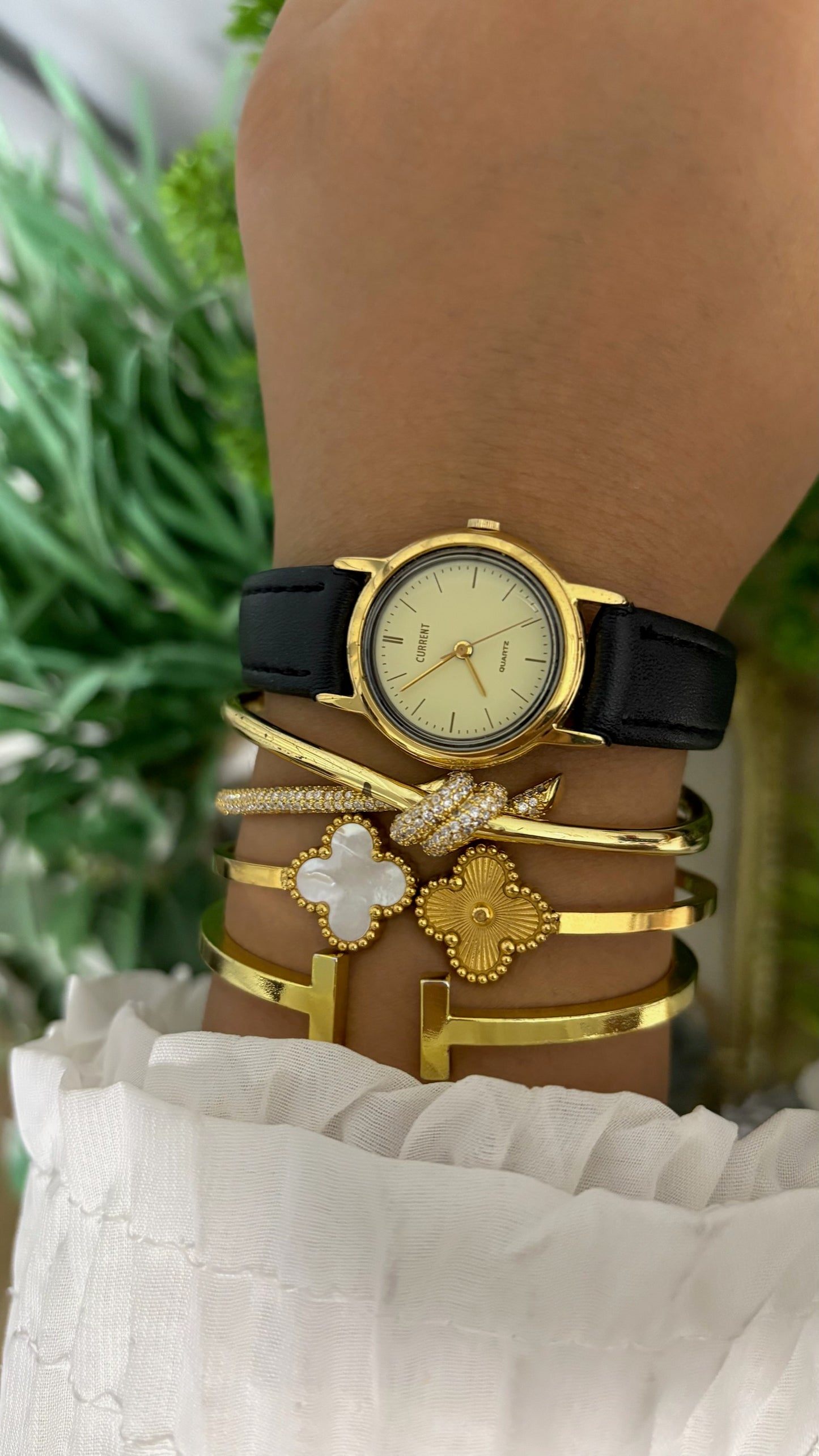 Vintage Current Round Watch with Light Gold Dial Polished Gold Tone Case Slim Stick Markers and Textured Black Leather Strap Quartz