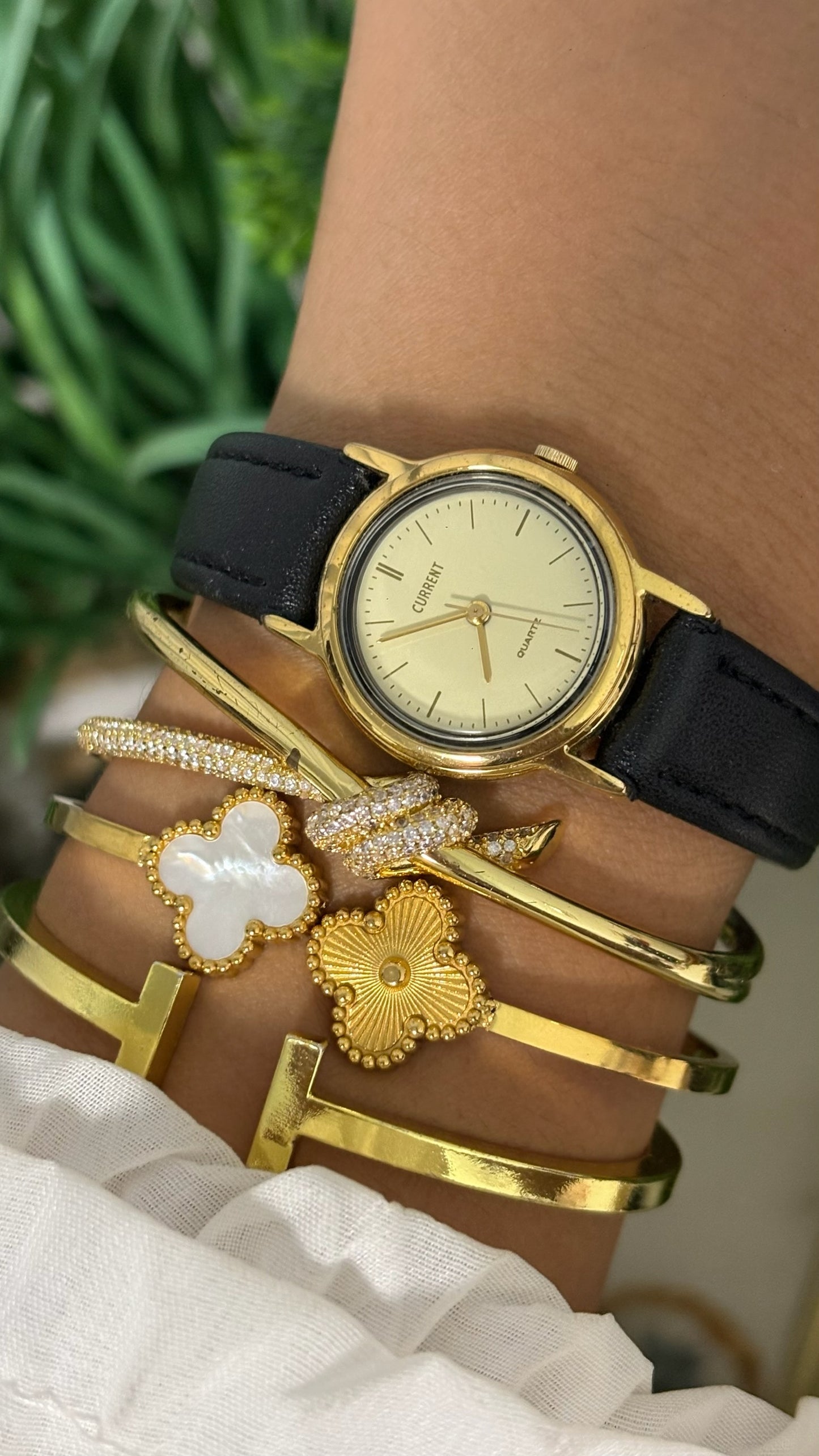 Vintage Current Round Watch with Light Gold Dial Polished Gold Tone Case Slim Stick Markers and Textured Black Leather Strap Quartz