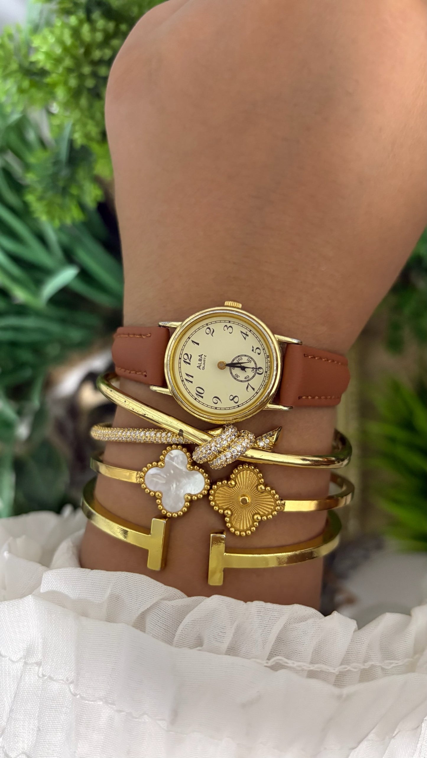 Vintage Alba Round Watch with Cream Dial Arabic Numerals Sub-Second Subdial Polished Gold Tone Case and Smooth Tan Leather Strap Quartz