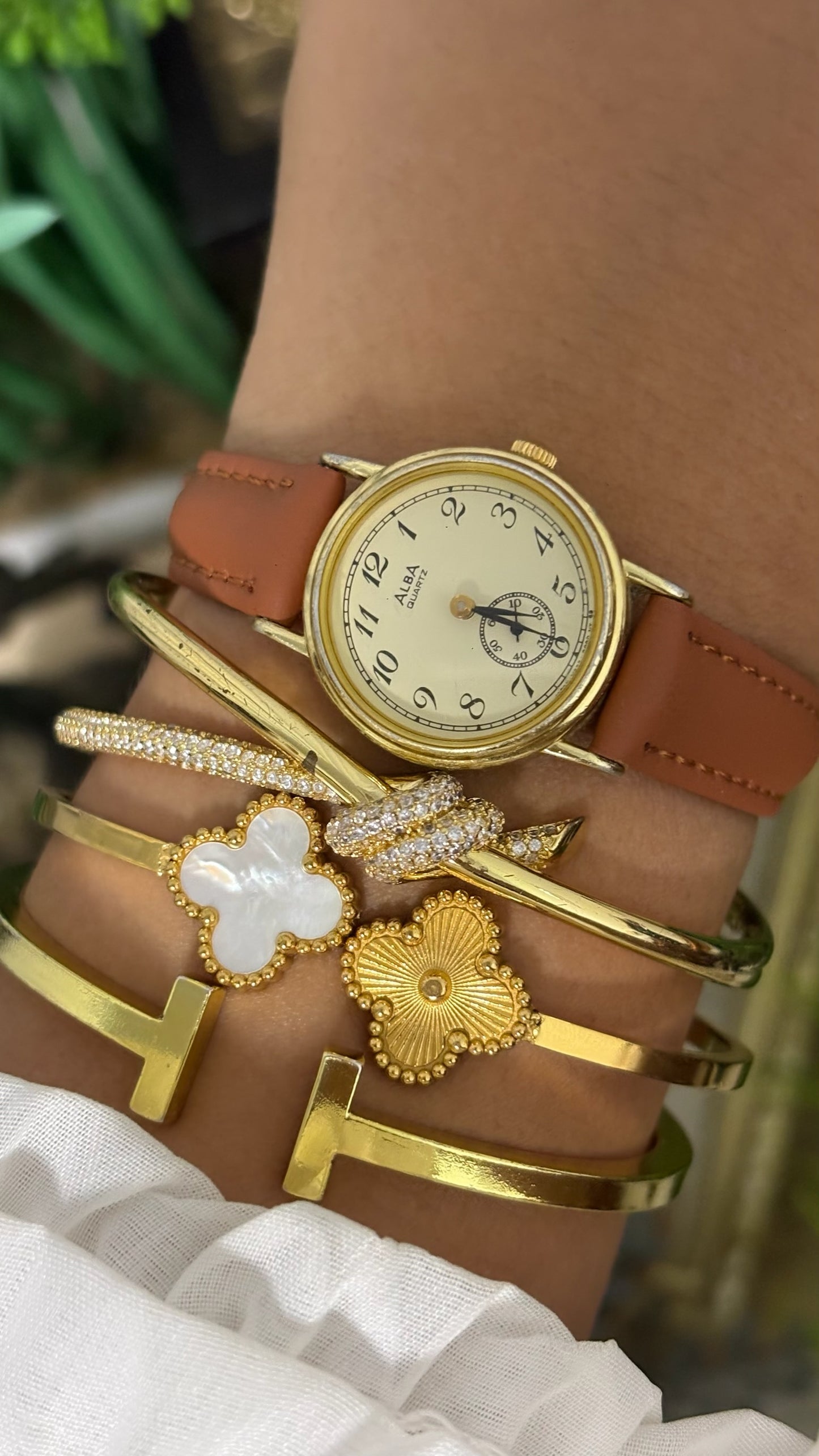 Vintage Alba Round Watch with Cream Dial Arabic Numerals Sub-Second Subdial Polished Gold Tone Case and Smooth Tan Leather Strap Quartz