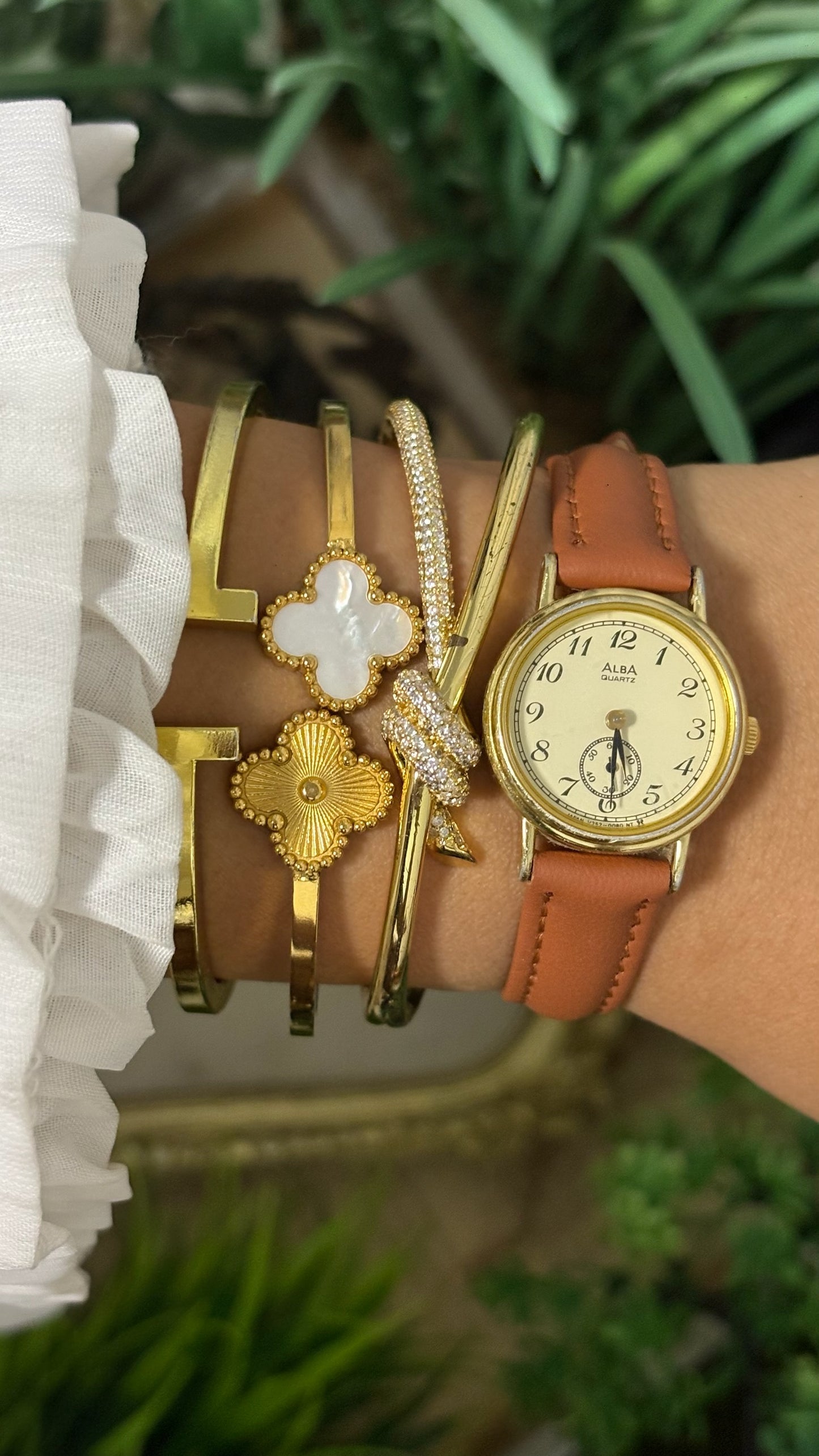 Vintage Alba Round Watch with Cream Dial Arabic Numerals Sub-Second Subdial Polished Gold Tone Case and Smooth Tan Leather Strap Quartz