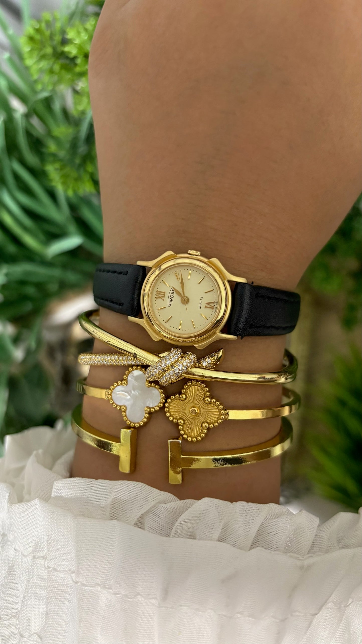 Vintage Aureole Round Watch with Champagne Dial Gold Tone Stylized Notched Case Roman Numerals at XII and VI and Smooth Slim Black Leather Strap Quartz