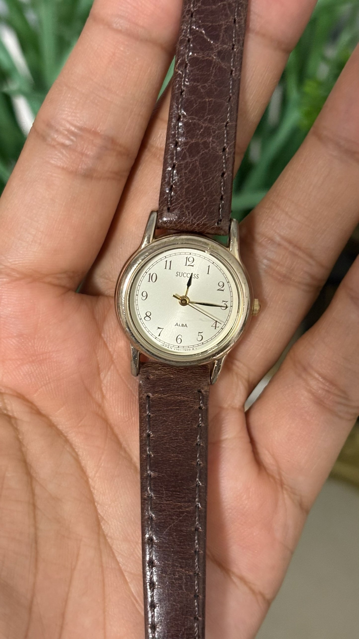 Vintage Alba Success Round Watch with Cream Dial Full Arabic Numerals Polished Silver Tone Case, and Textured Dark Brown Leather Strap Quartz
