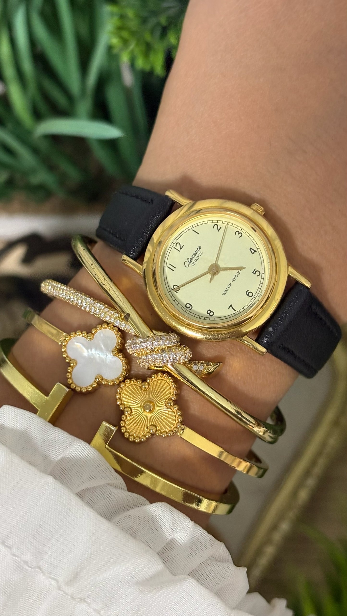 Vintage Clarence Round Watch with Champagne Dial Full Arabic Numerals Polished Gold Tone Case and Smooth Slim Black Leather Strap Quartz