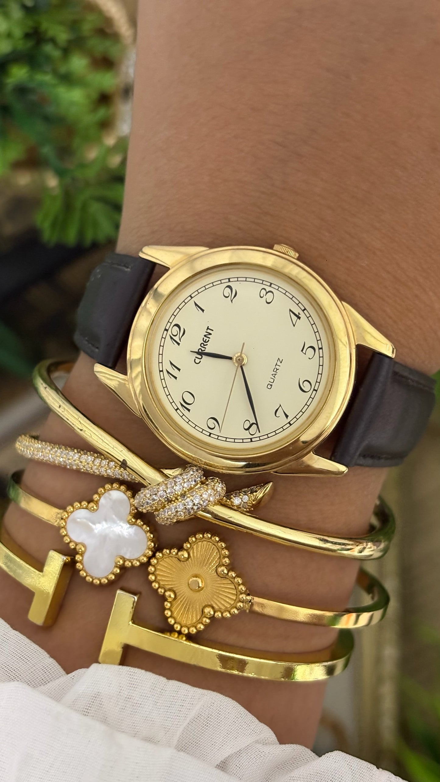 Vintage Current Mens Round Watch with Cream Dial Full Arabic Numerals Polished Gold Tone Case and Smooth Dark Brown Leather Strap Quartz