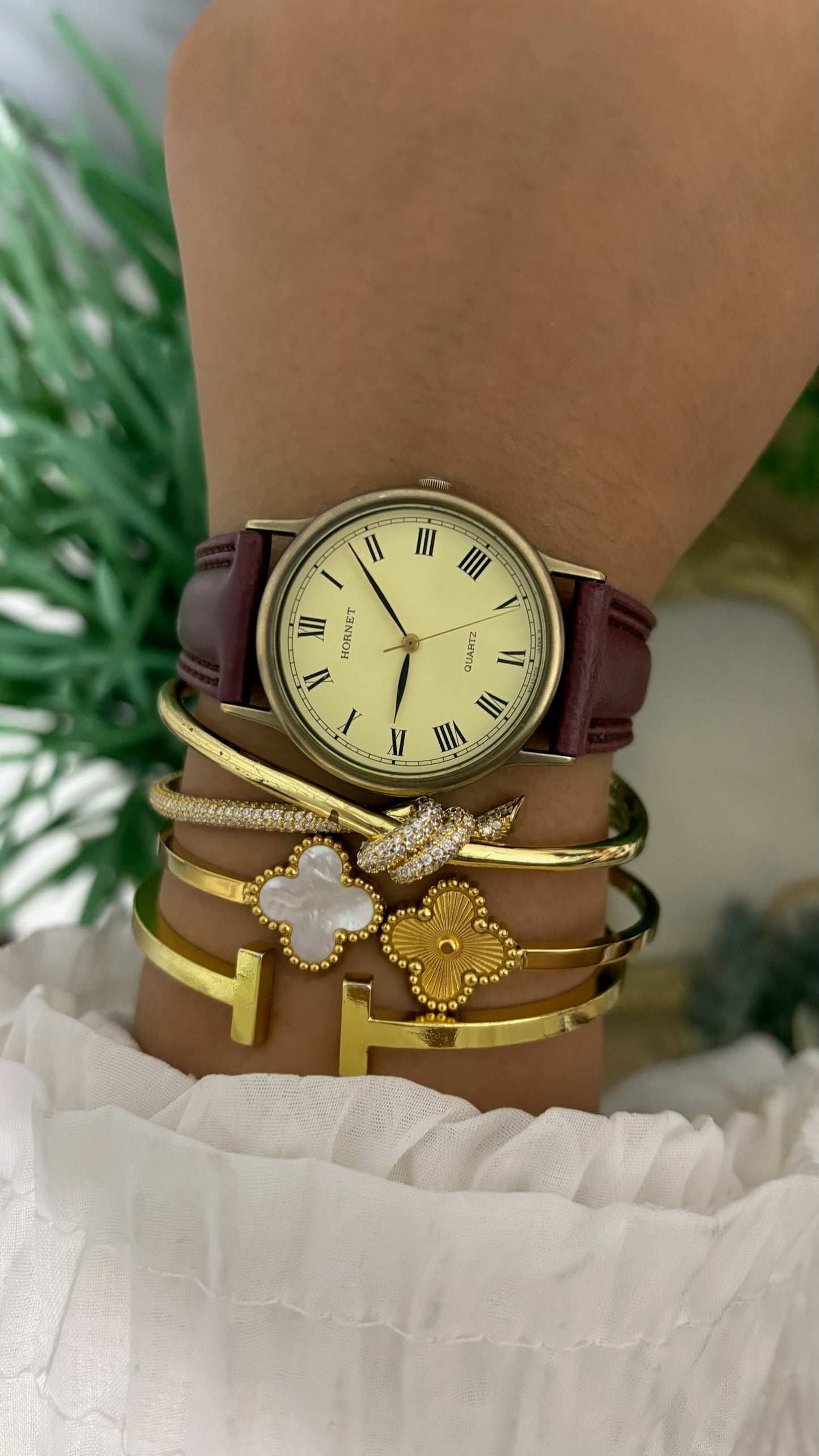 Vintage Hornet Mens Round Watch with Light Gold Dial Roman Numerals Antique Gold Tone Case and Smooth Maroon Leather Strap Quartz