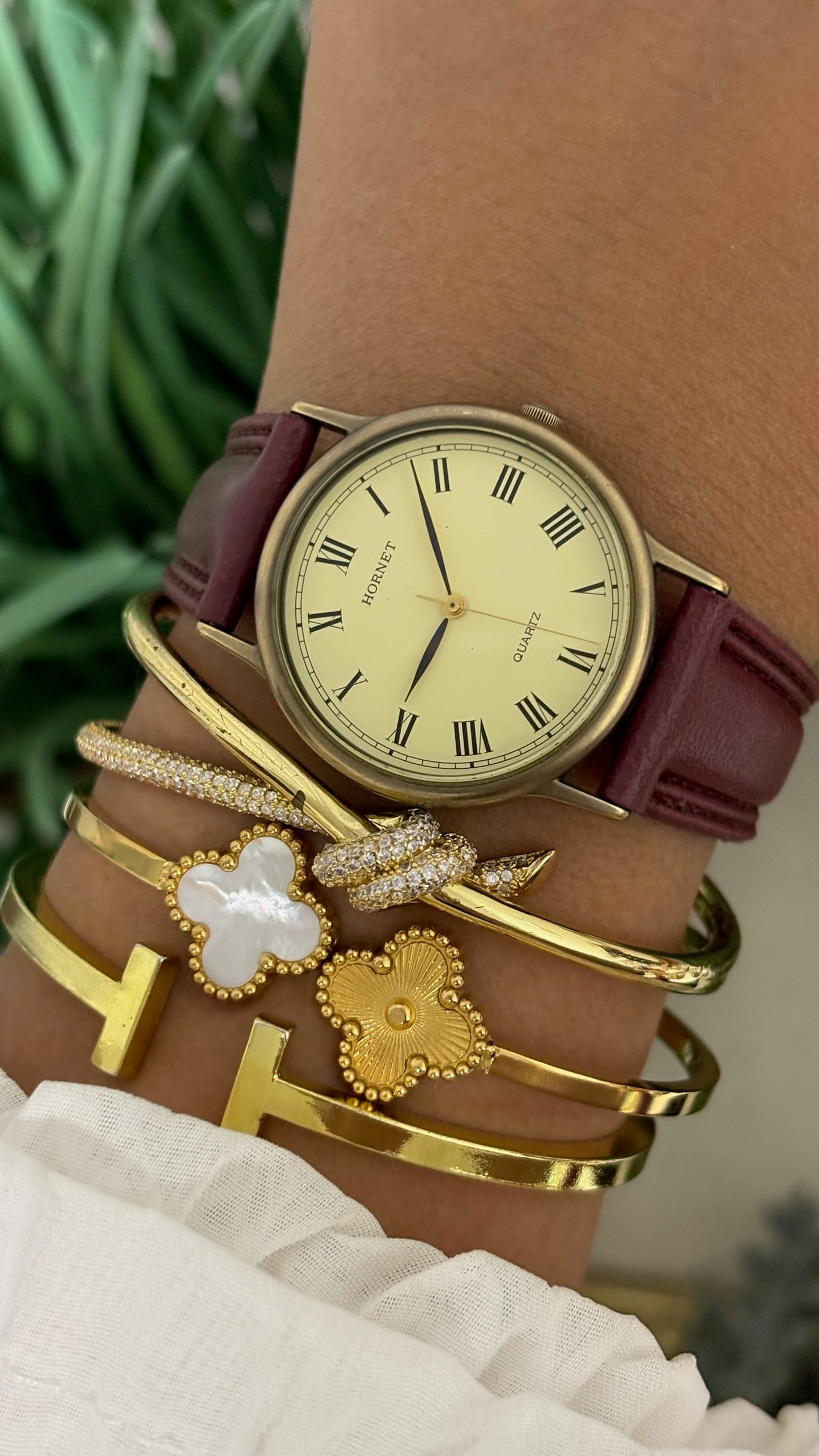 Vintage Hornet Mens Round Watch with Light Gold Dial Roman Numerals Antique Gold Tone Case and Smooth Maroon Leather Strap Quartz
