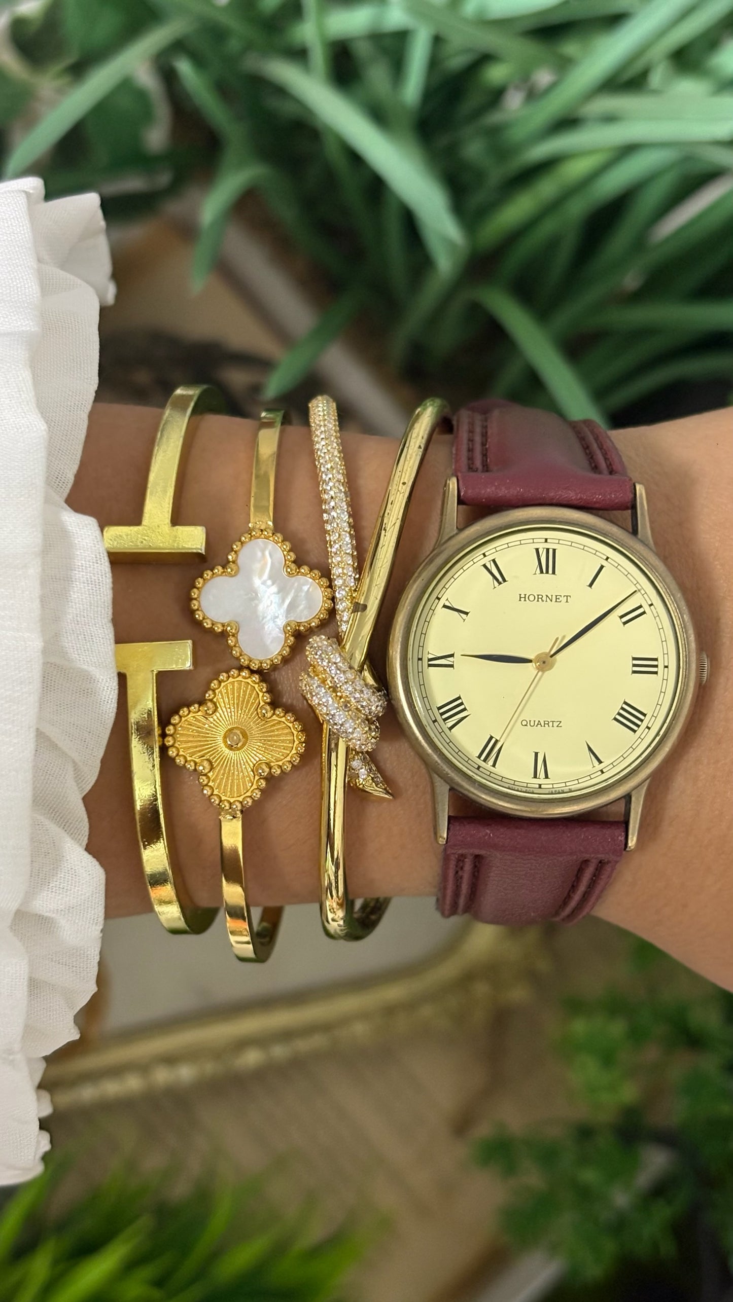 Vintage Hornet Mens Round Watch with Light Gold Dial Roman Numerals Antique Gold Tone Case and Smooth Maroon Leather Strap Quartz