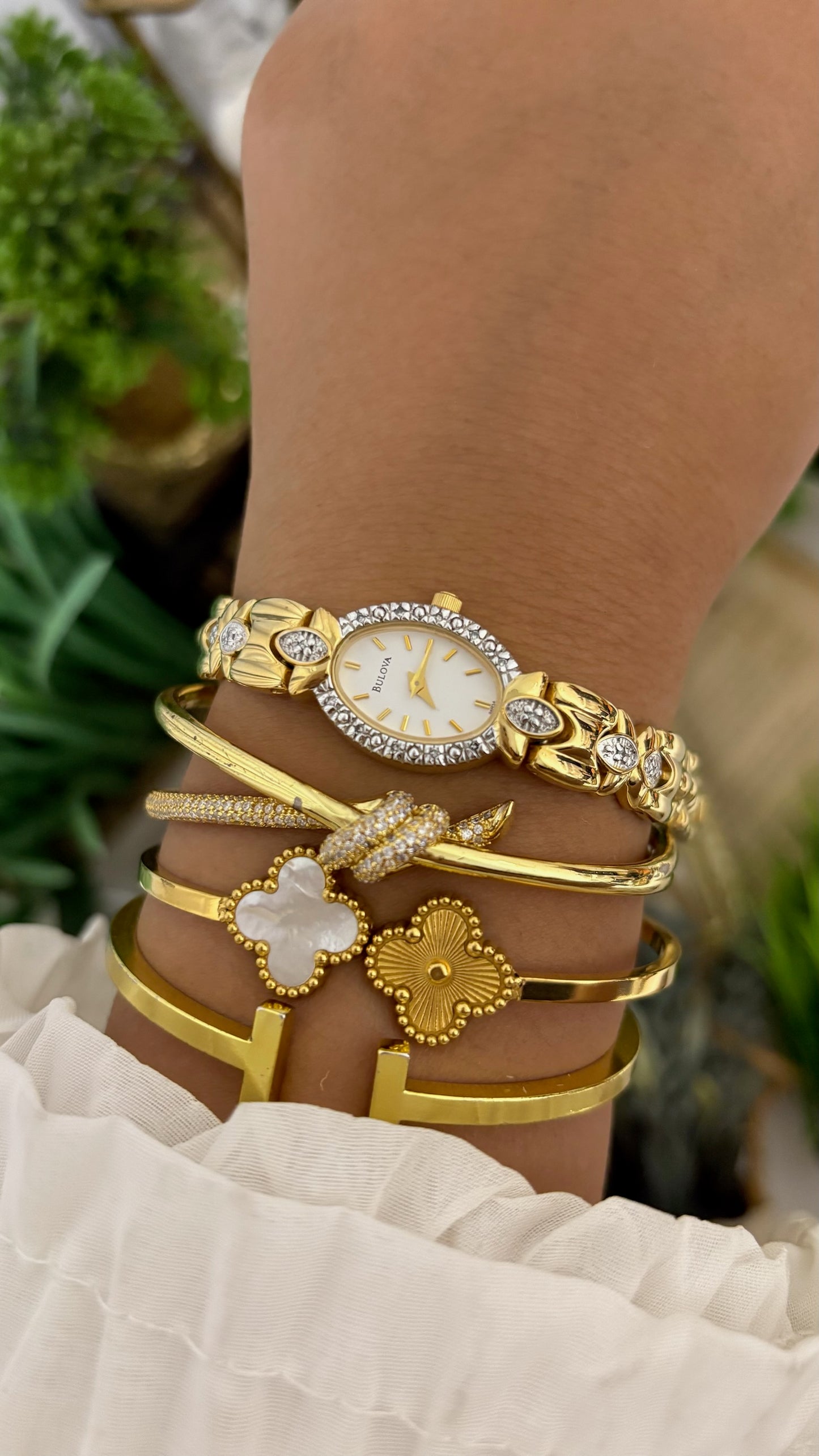 Extremely Rare Vintage Bulova Bejeweled Hexa-star Bracelet Watch in Gold