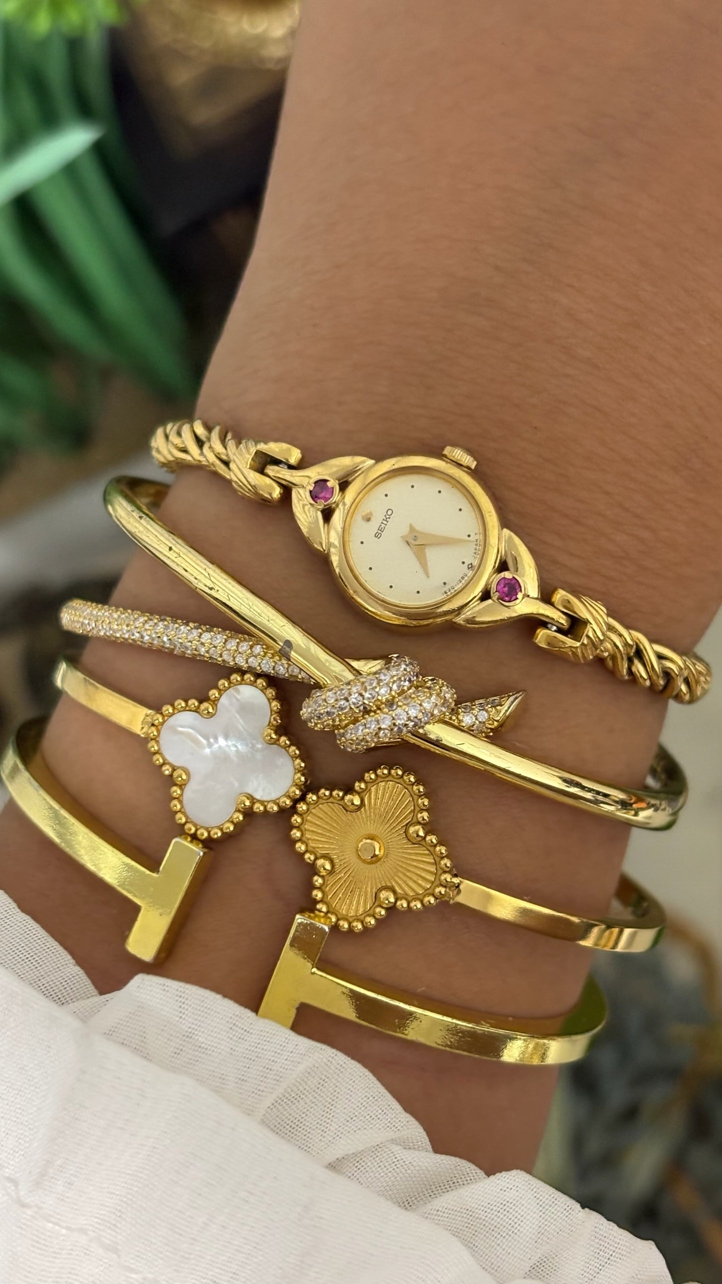 Extremely Rare Vintage Seiko Ruby Accents Rope Bracelet Watch in Gold Tone Quartz