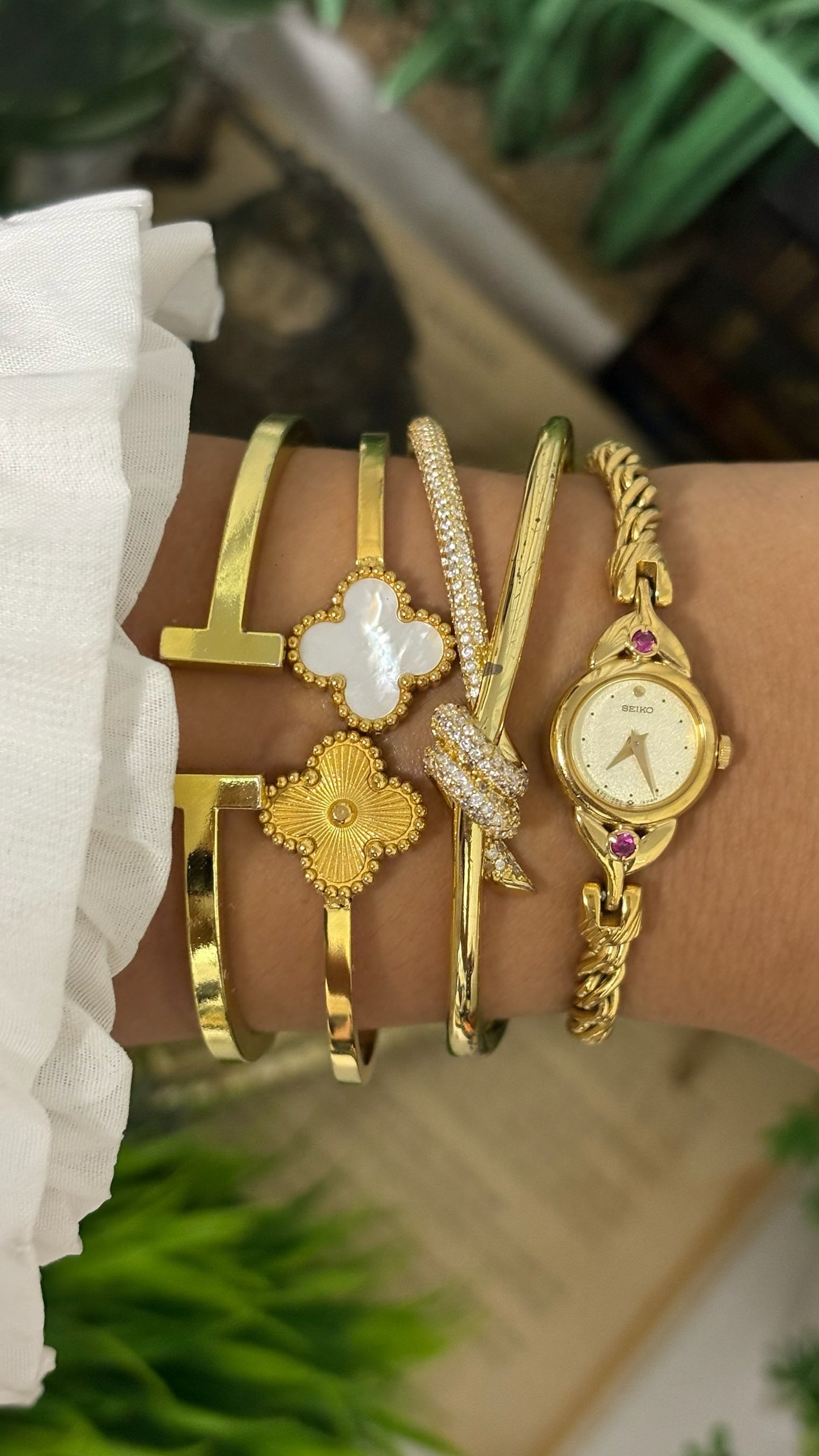 Extremely Rare Vintage Seiko Ruby Accents Rope Bracelet Watch in Gold Tone Quartz