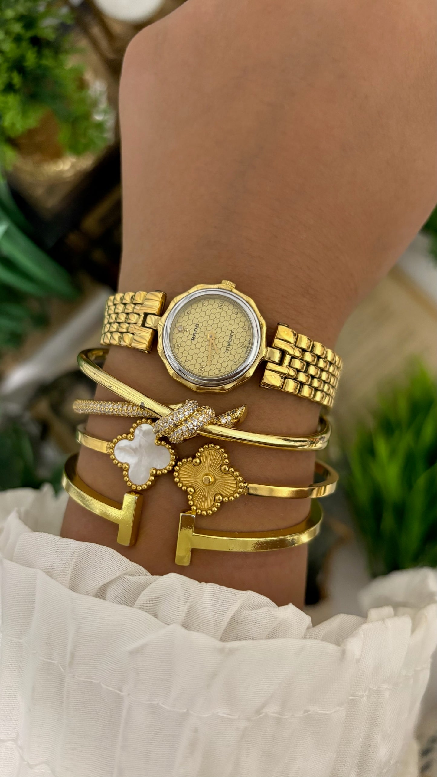 Rare Vintage Rado Florence Honeycomb Dial Flower Case Dress Watch in Gold Tone Quartz