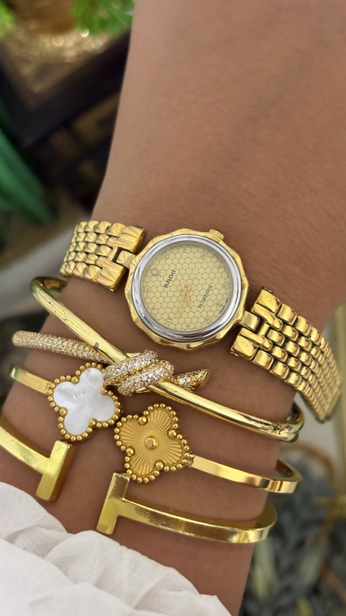 Rare Vintage Rado Florence Honeycomb Dial Flower Case Dress Watch in Gold Tone Quartz