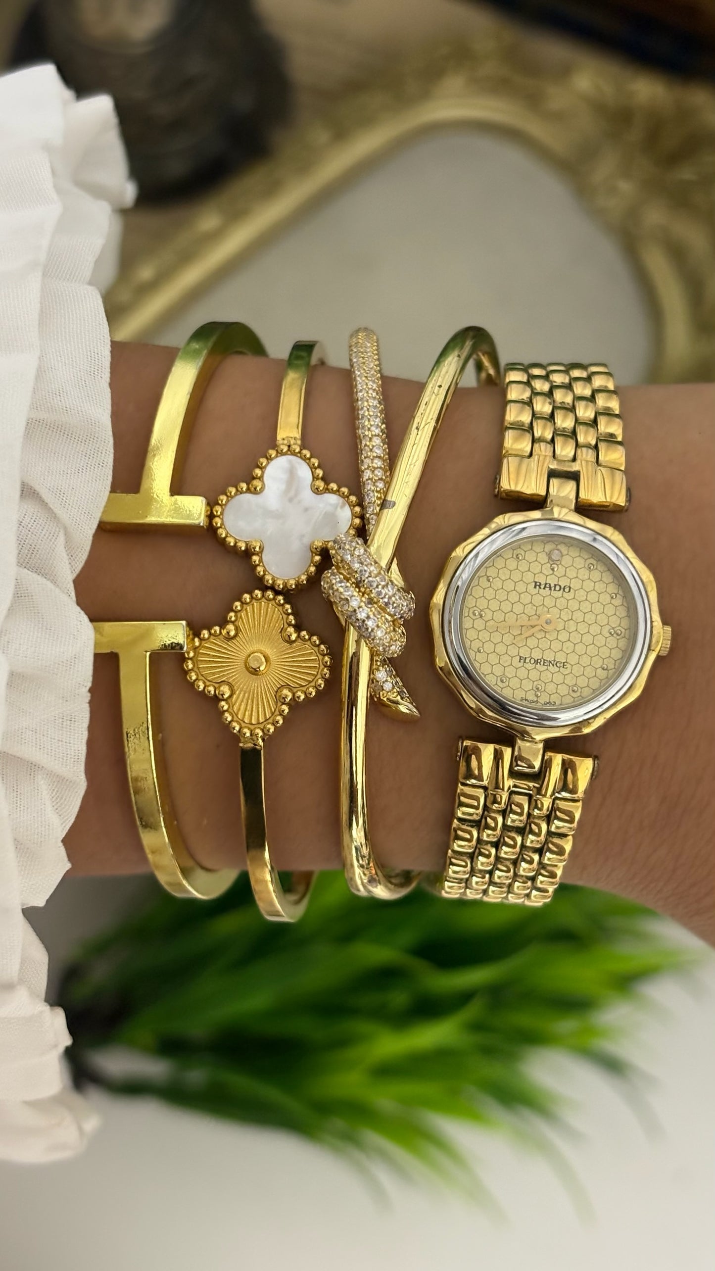Rare Vintage Rado Florence Honeycomb Dial Flower Case Dress Watch in Gold Tone Quartz