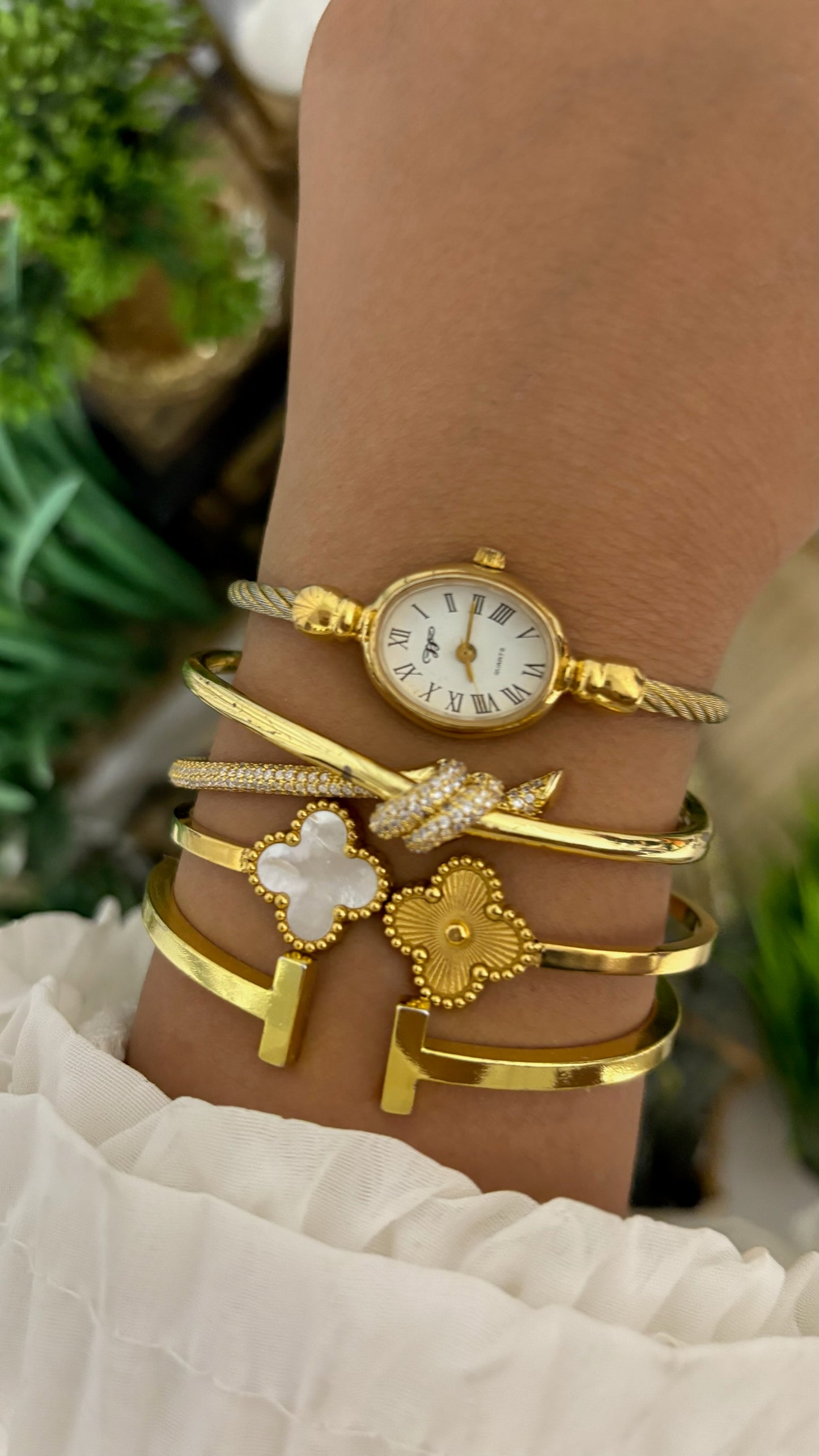 Rare Vintage Worthington Baignoire Cable Bangle Watch in Gold Tone Quartz