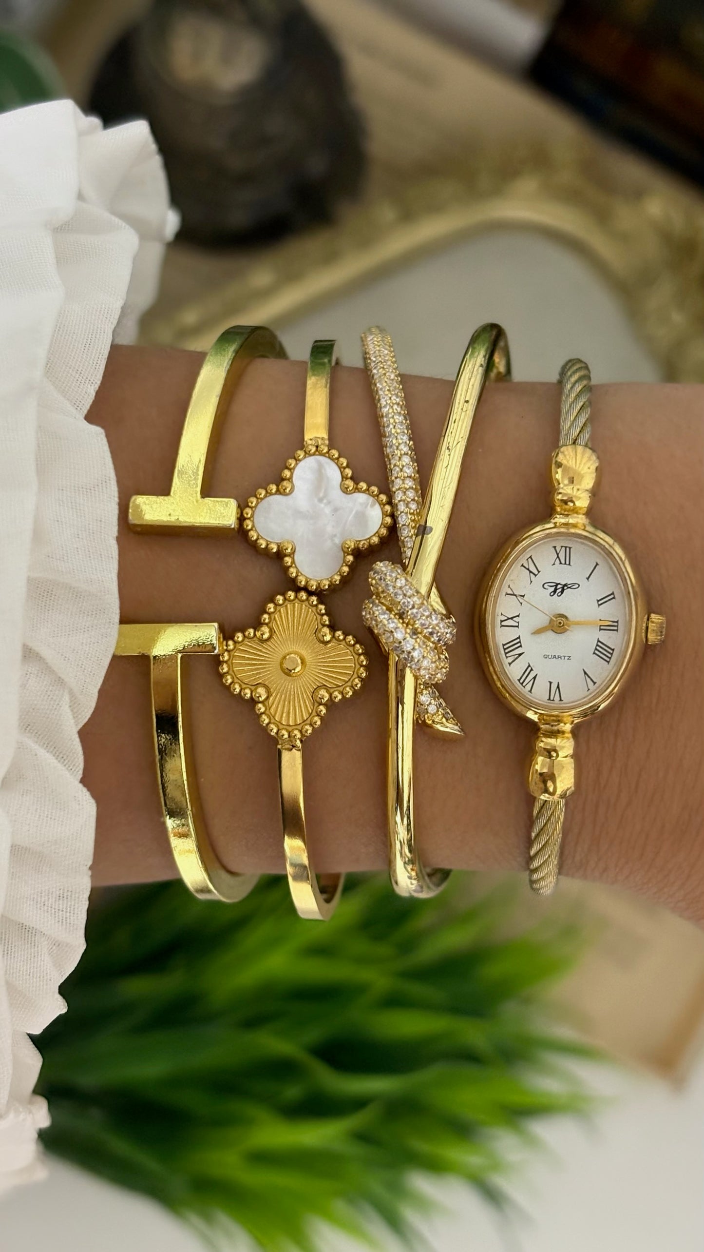 Rare Vintage Worthington Baignoire Cable Bangle Watch in Gold Tone Quartz