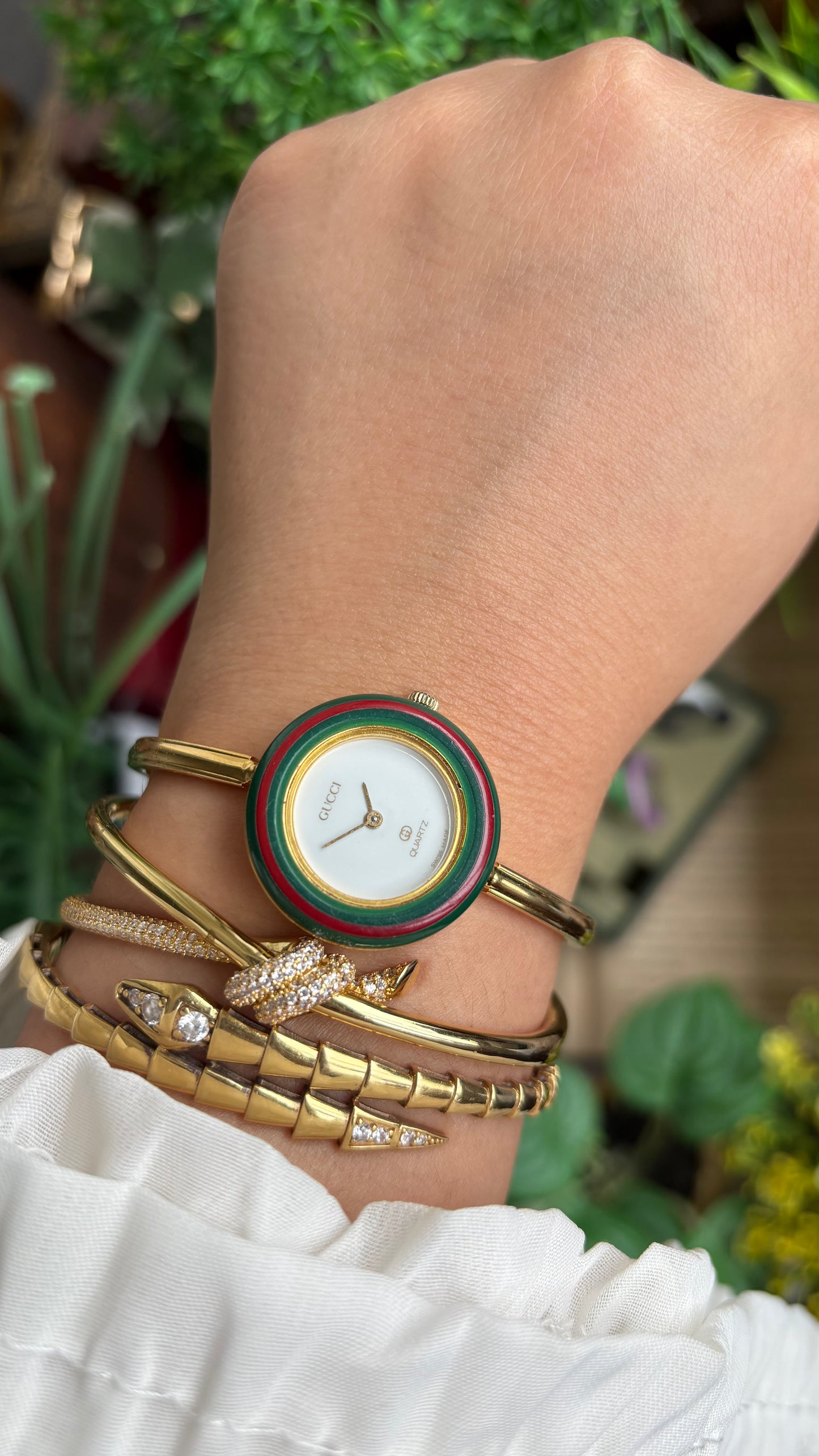 Vintage Gucci 1100L Interchangeable Bezel Set Bangle Watch in Gold Tone