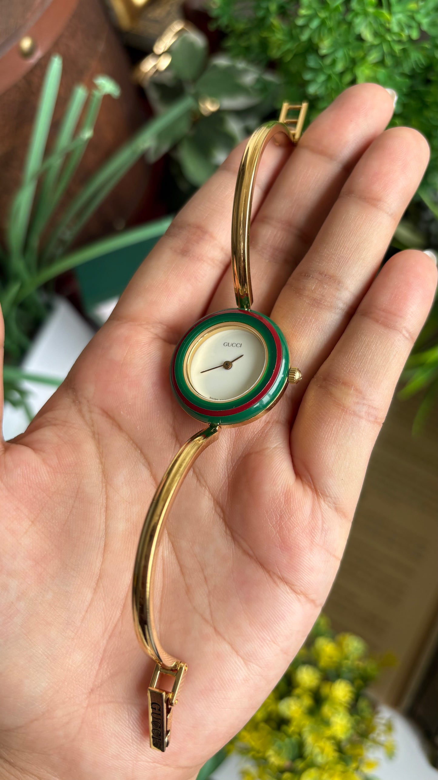 Vintage Gucci 1100L Interchangeable Bezel Set Bangle Watch in Gold Tone