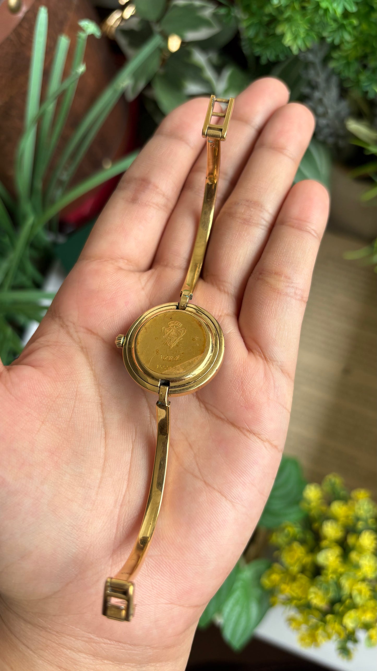 Vintage Gucci 1100L Interchangeable Bezel Set Bangle Watch in Gold Tone