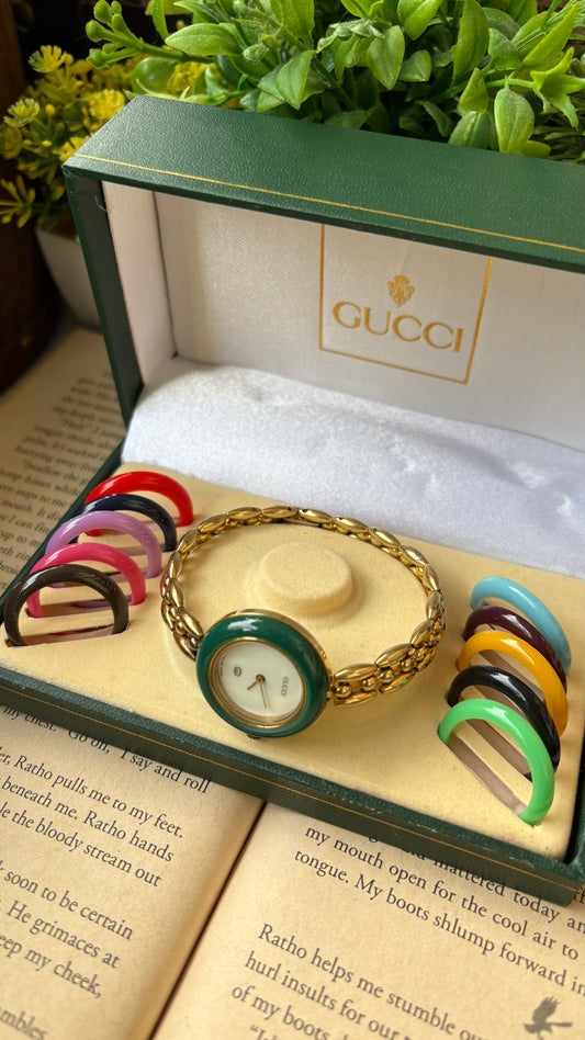 Extremely Rare Vintage Gucci 1100L Interchangeable Bezel Set Rice Link Watch in Gold Tone
