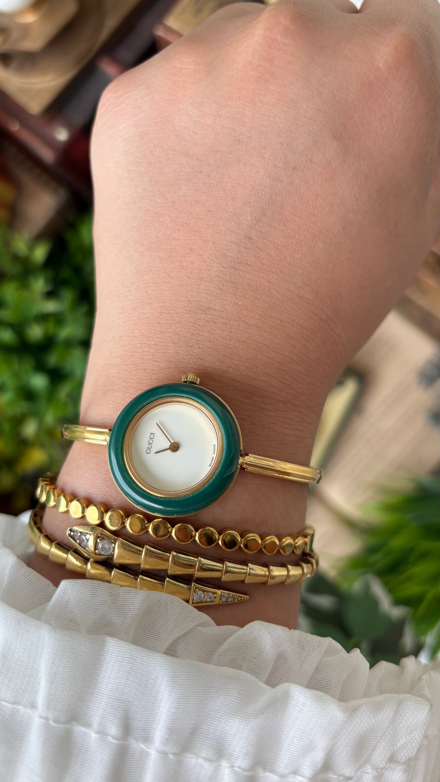 Extremely Rare Vintage Gucci 1100L Interchangeable Bezel Set Bangle Watch in Gold Tone