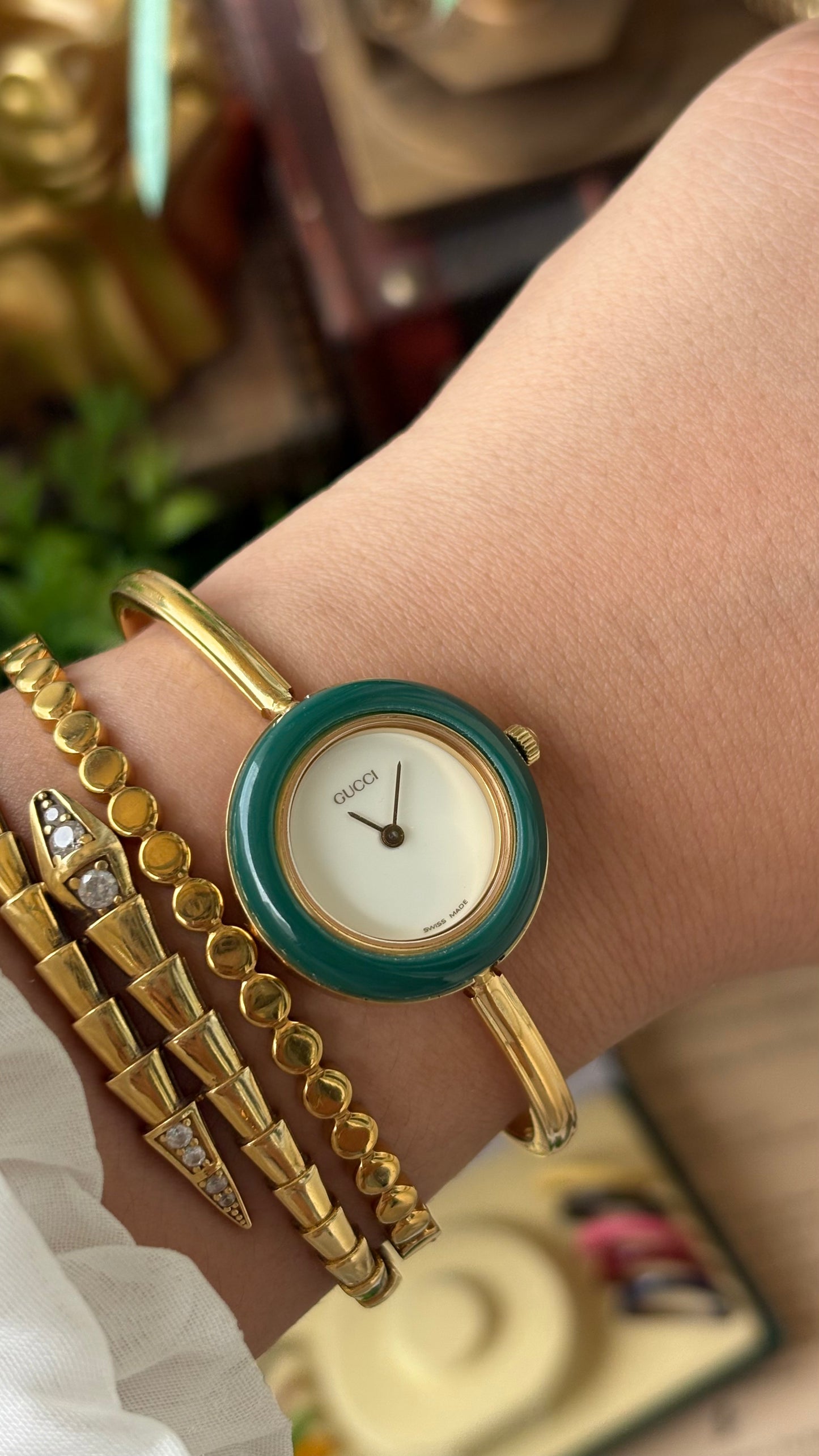 Extremely Rare Vintage Gucci 1100L Interchangeable Bezel Set Bangle Watch in Gold Tone