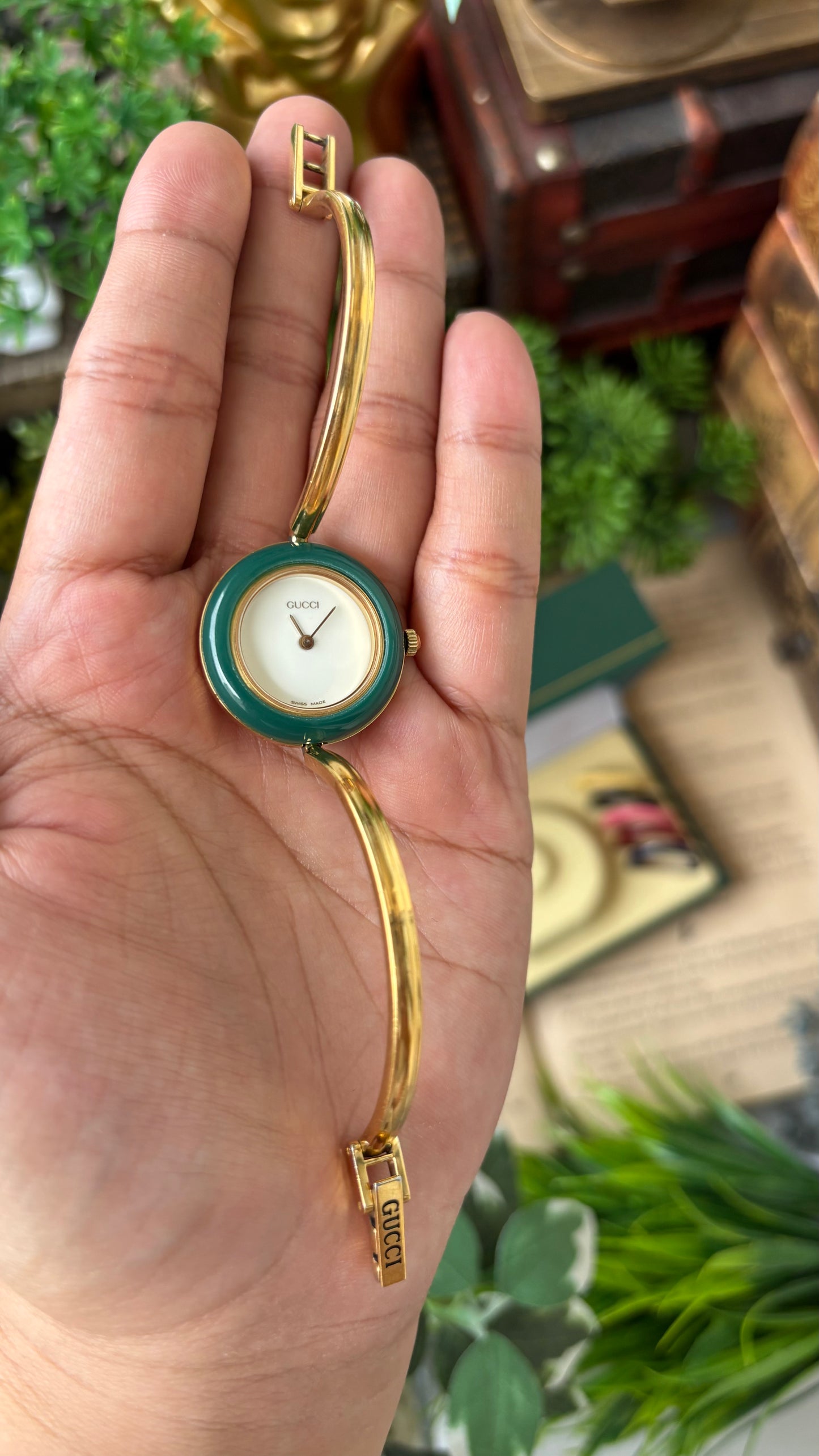 Extremely Rare Vintage Gucci 1100L Interchangeable Bezel Set Bangle Watch in Gold Tone