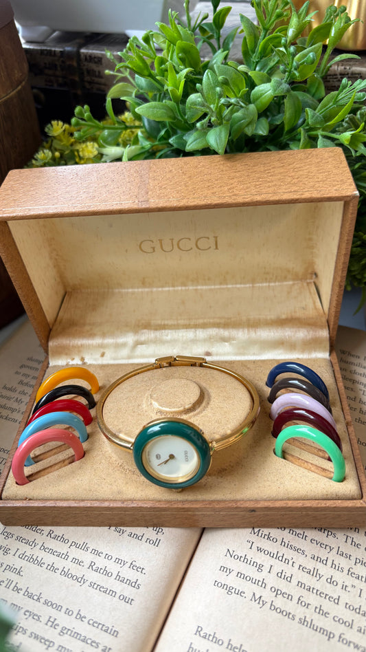 Extremely Rare Vintage Gucci 1100L Interchangeable Bezel Set Bangle Watch in Gold Tone