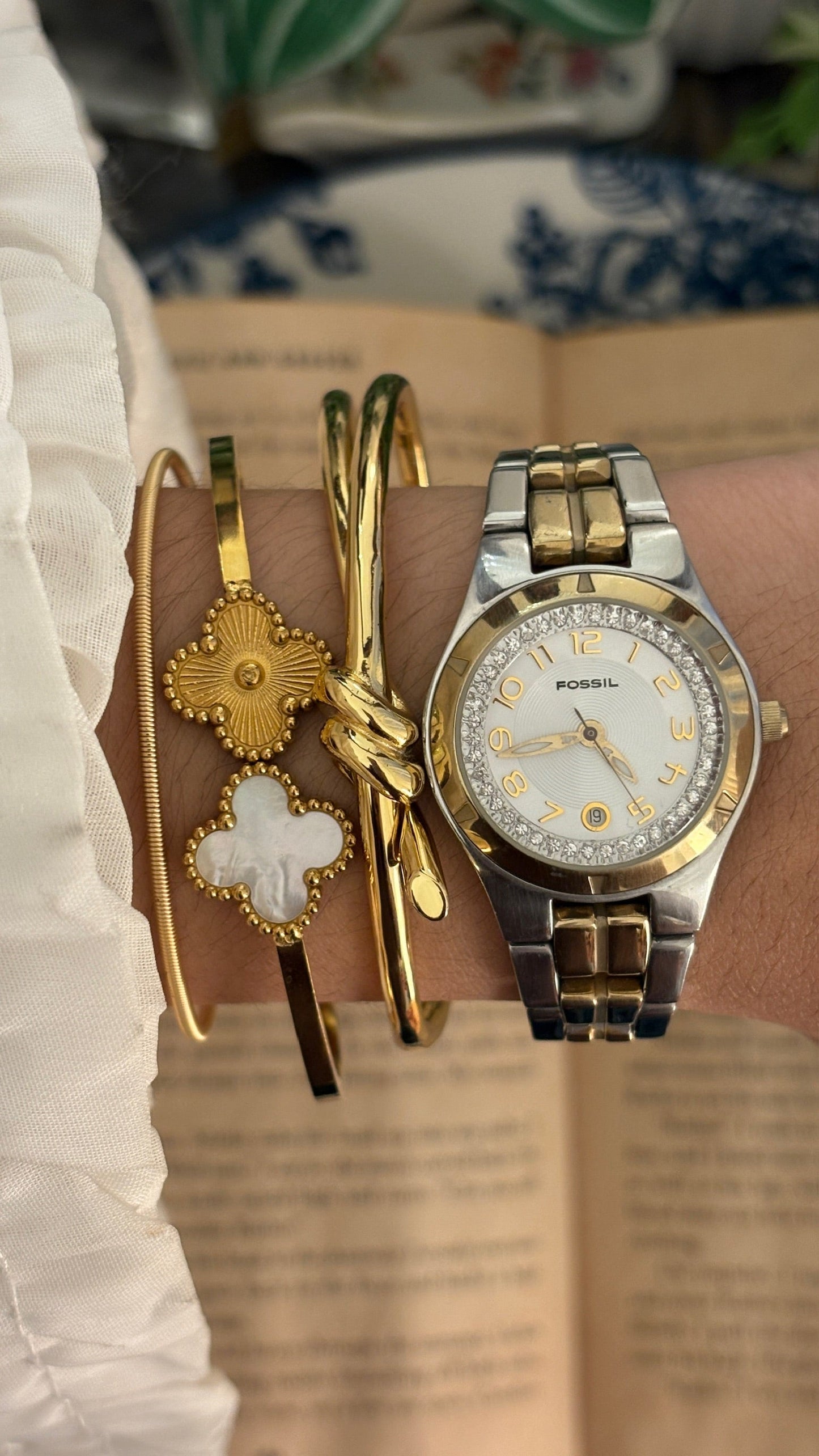 Vintage Fossil Rhinestone Lined Dial with Date Window Watch in Two-Tone Quartz