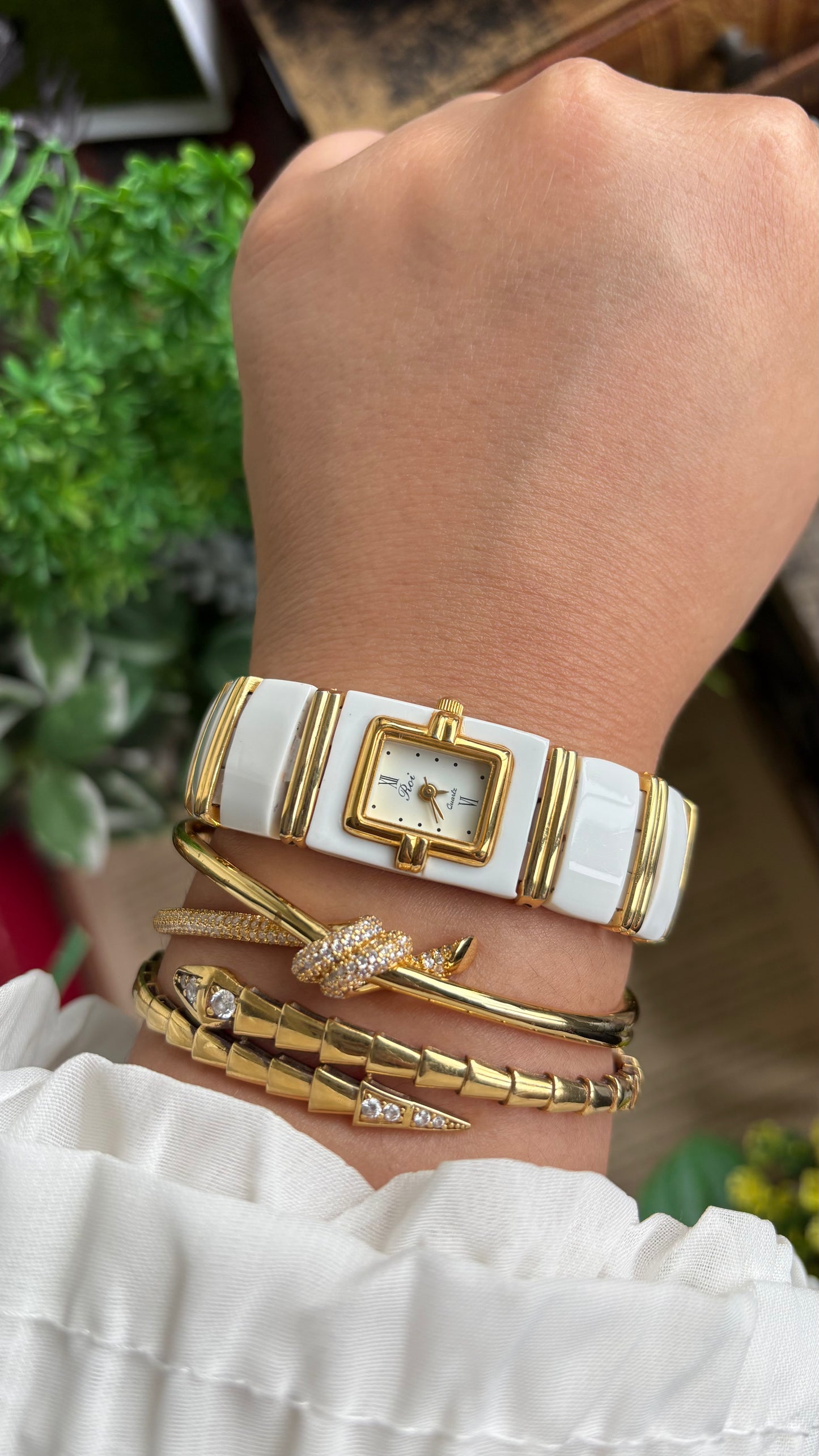 Vintage Roi Watch in Gold Tone White Accent