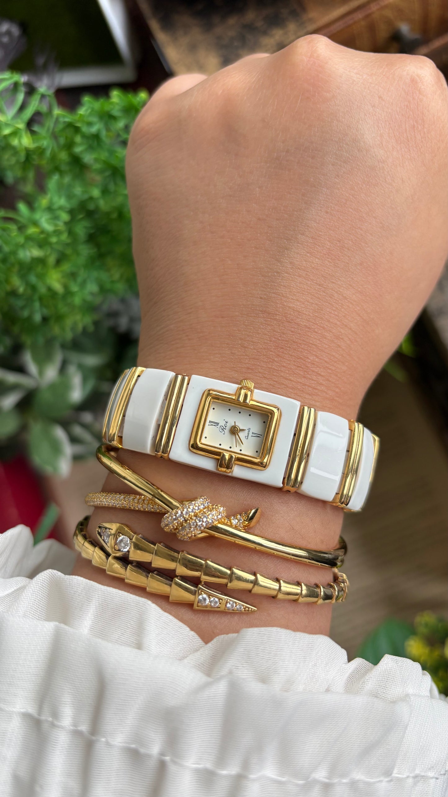 Vintage Roi Watch in Gold Tone White Accent