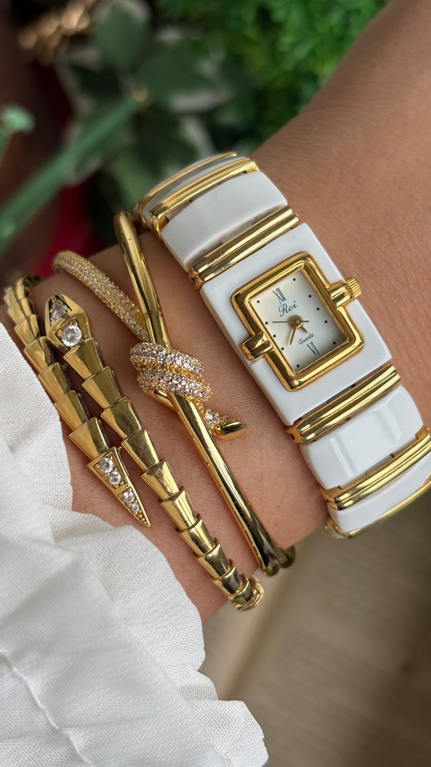 Vintage Roi Watch in Gold Tone White Accent