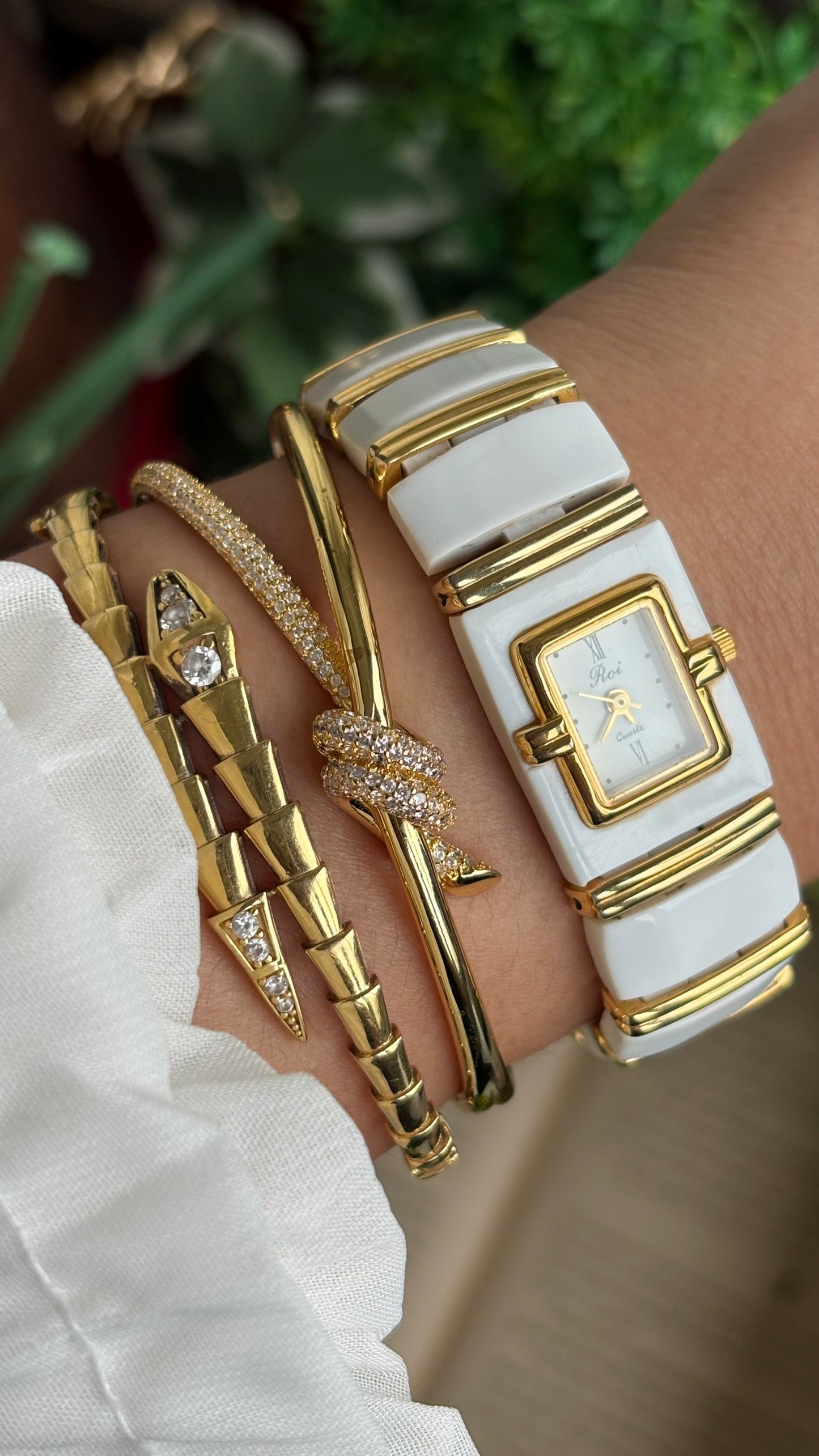 Vintage Roi Watch in Gold Tone White Accent