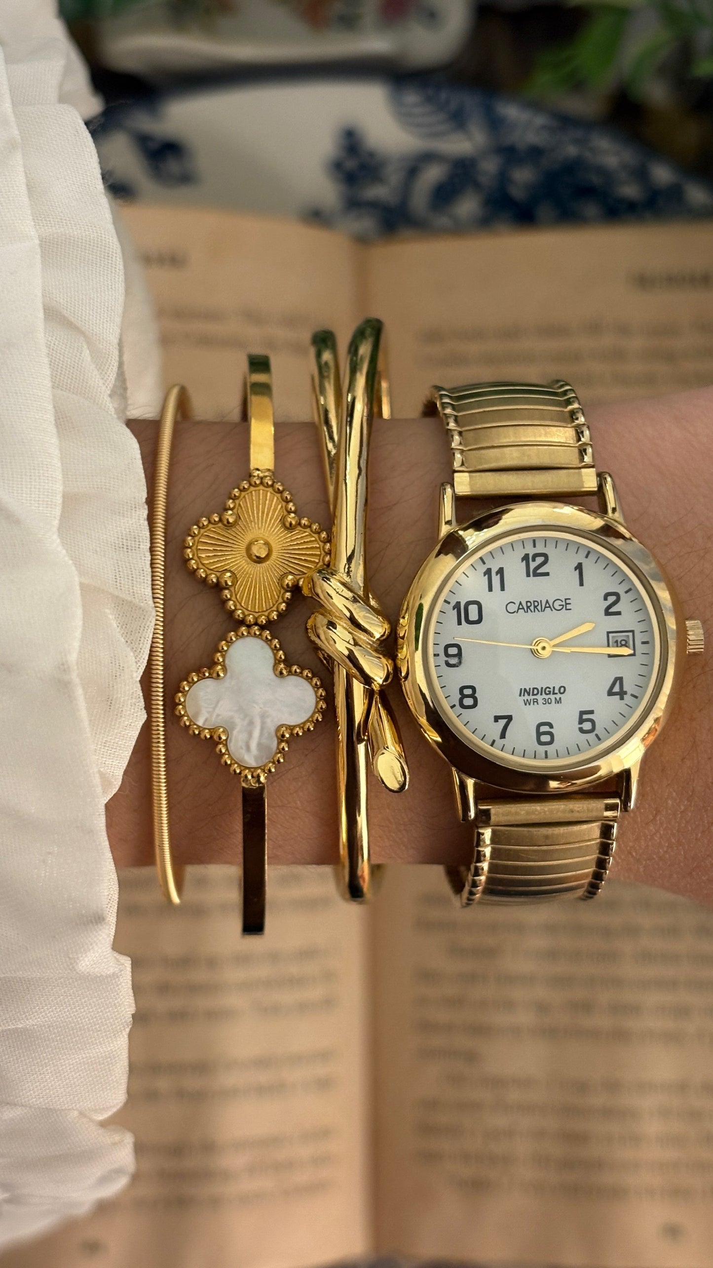 Rare Vintage Carriage by Timex Indiglo Expandable Band Watch in Gold Tone Quartz