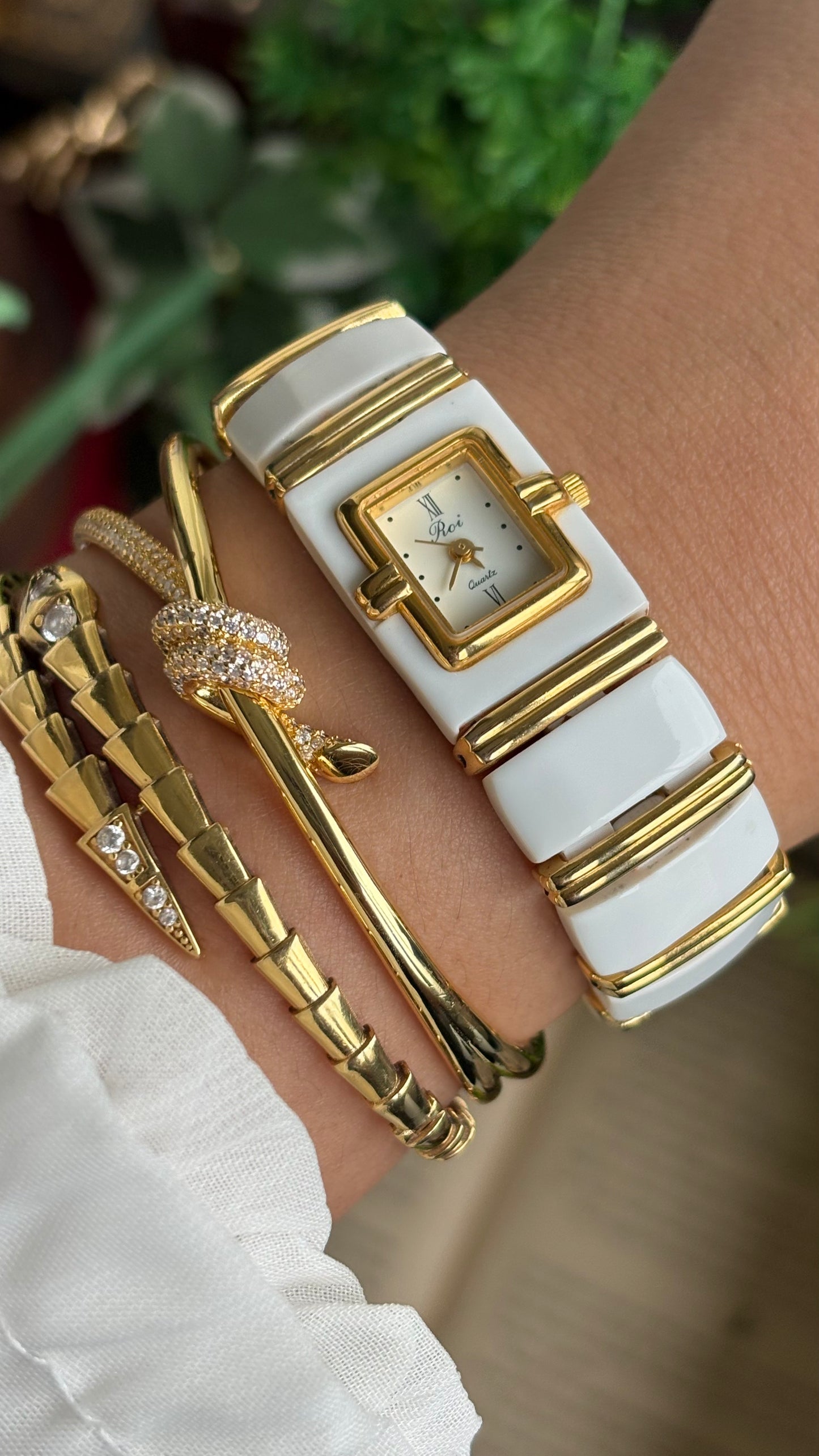 Vintage Roi Watch in Gold Tone White Accent
