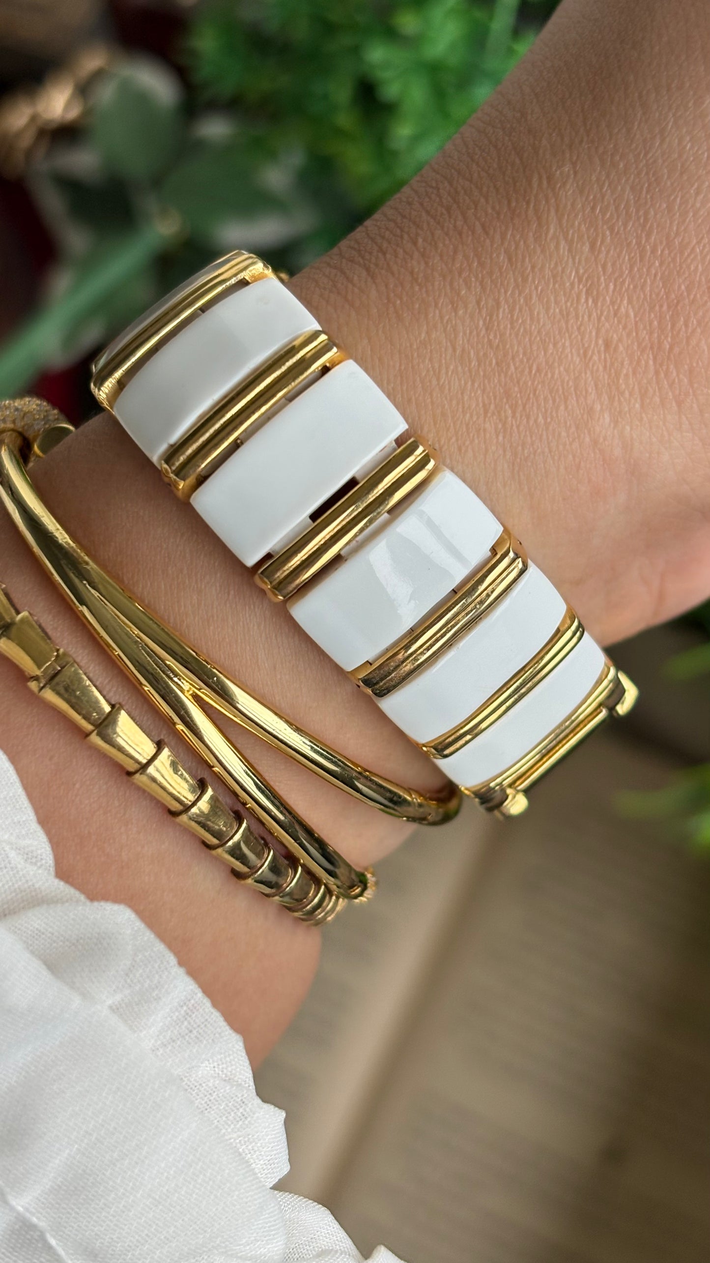 Vintage Roi Watch in Gold Tone White Accent