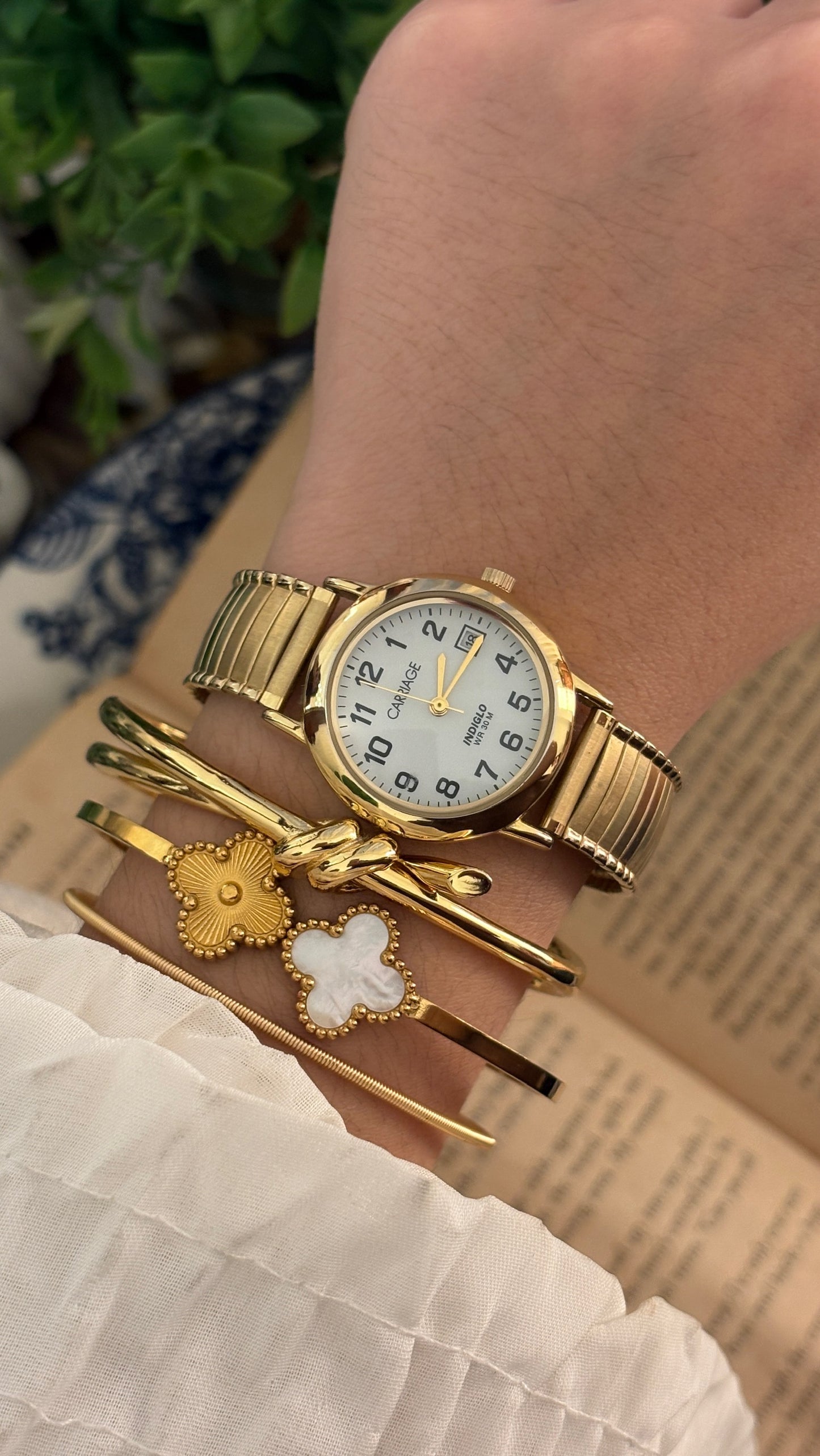 Rare Vintage Carriage by Timex Indiglo Expandable Band Watch in Gold Tone Quartz