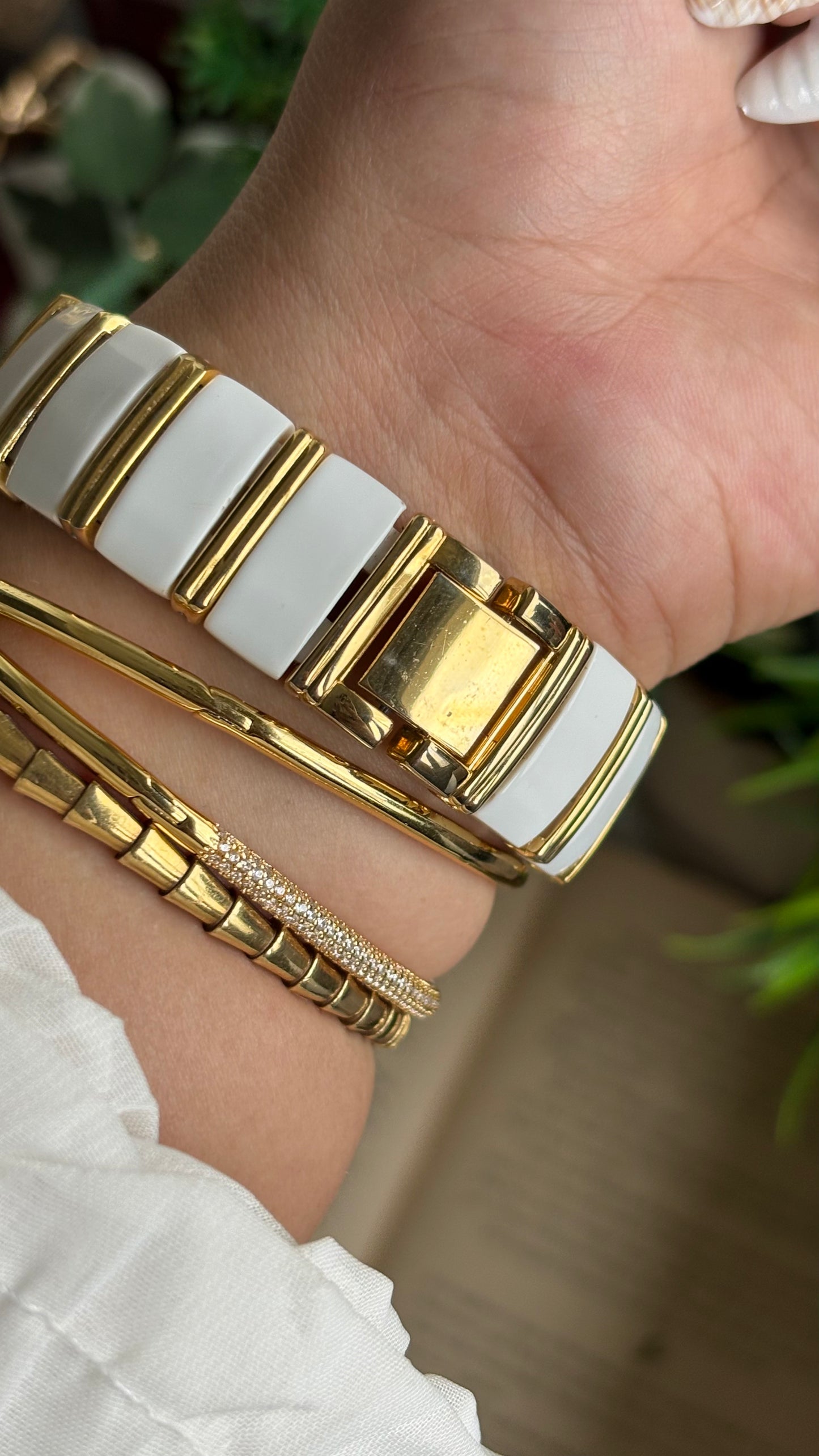 Vintage Roi Watch in Gold Tone White Accent